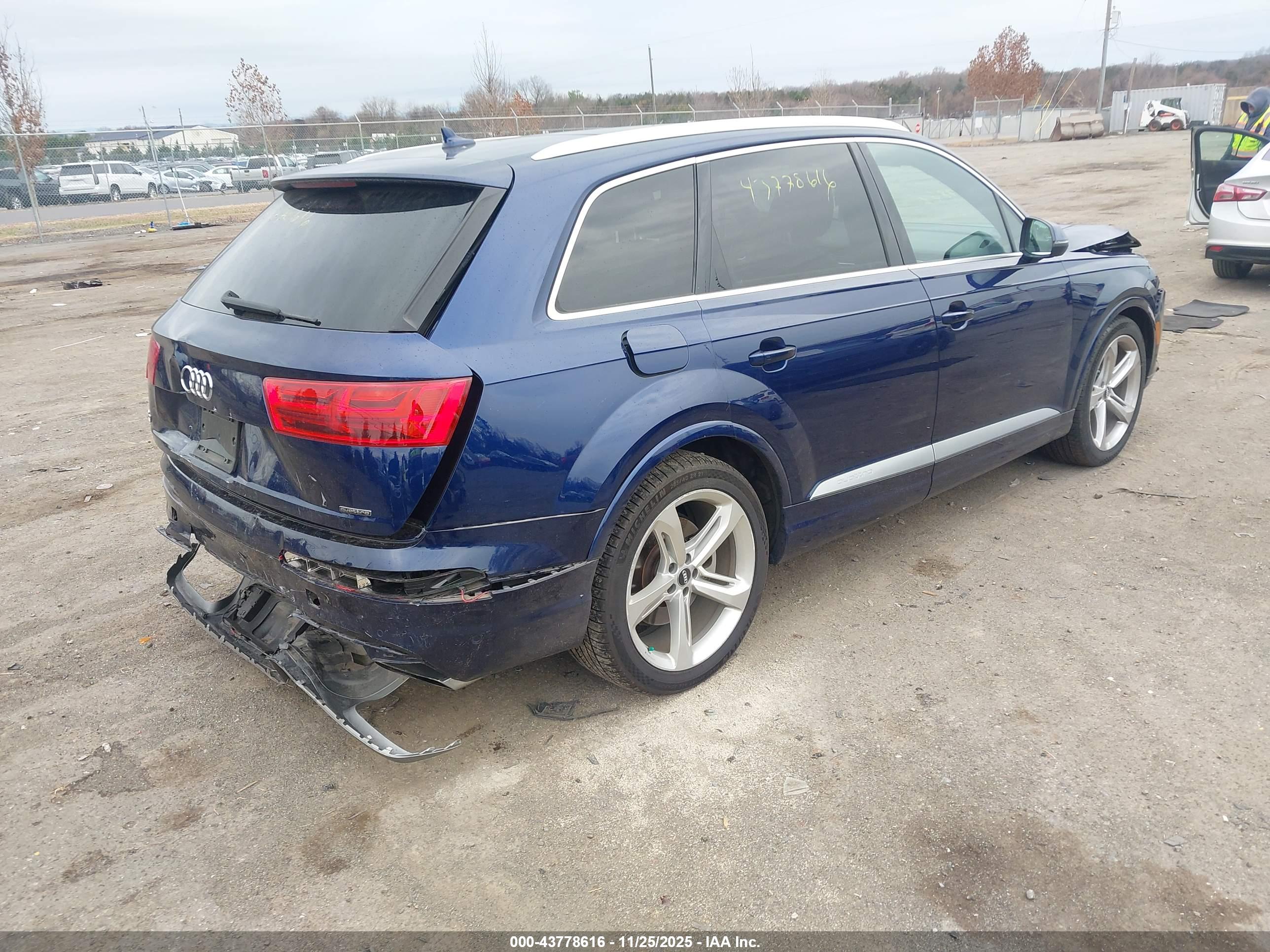 AUDI Q7 image 4