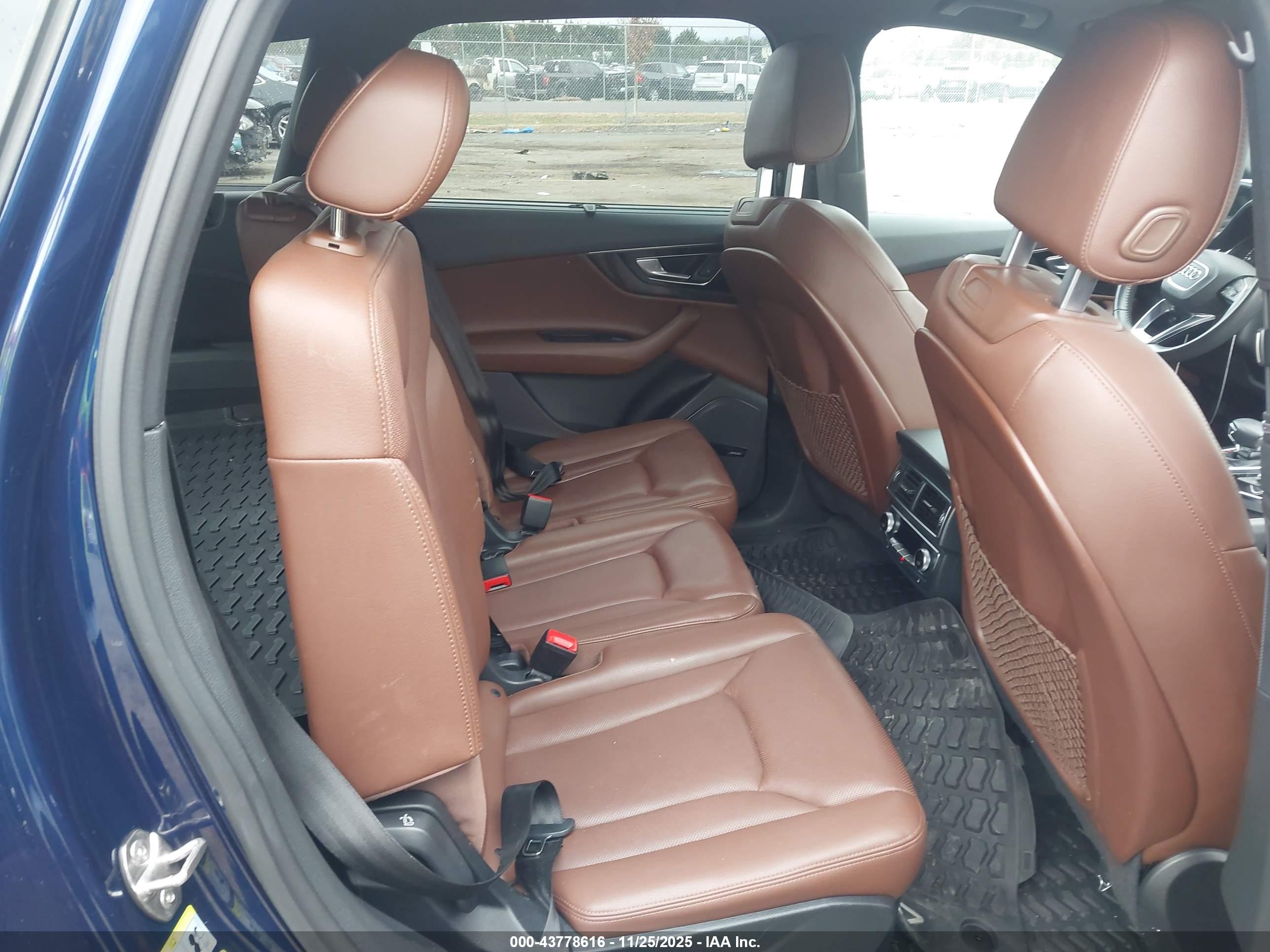AUDI Q7 image 8