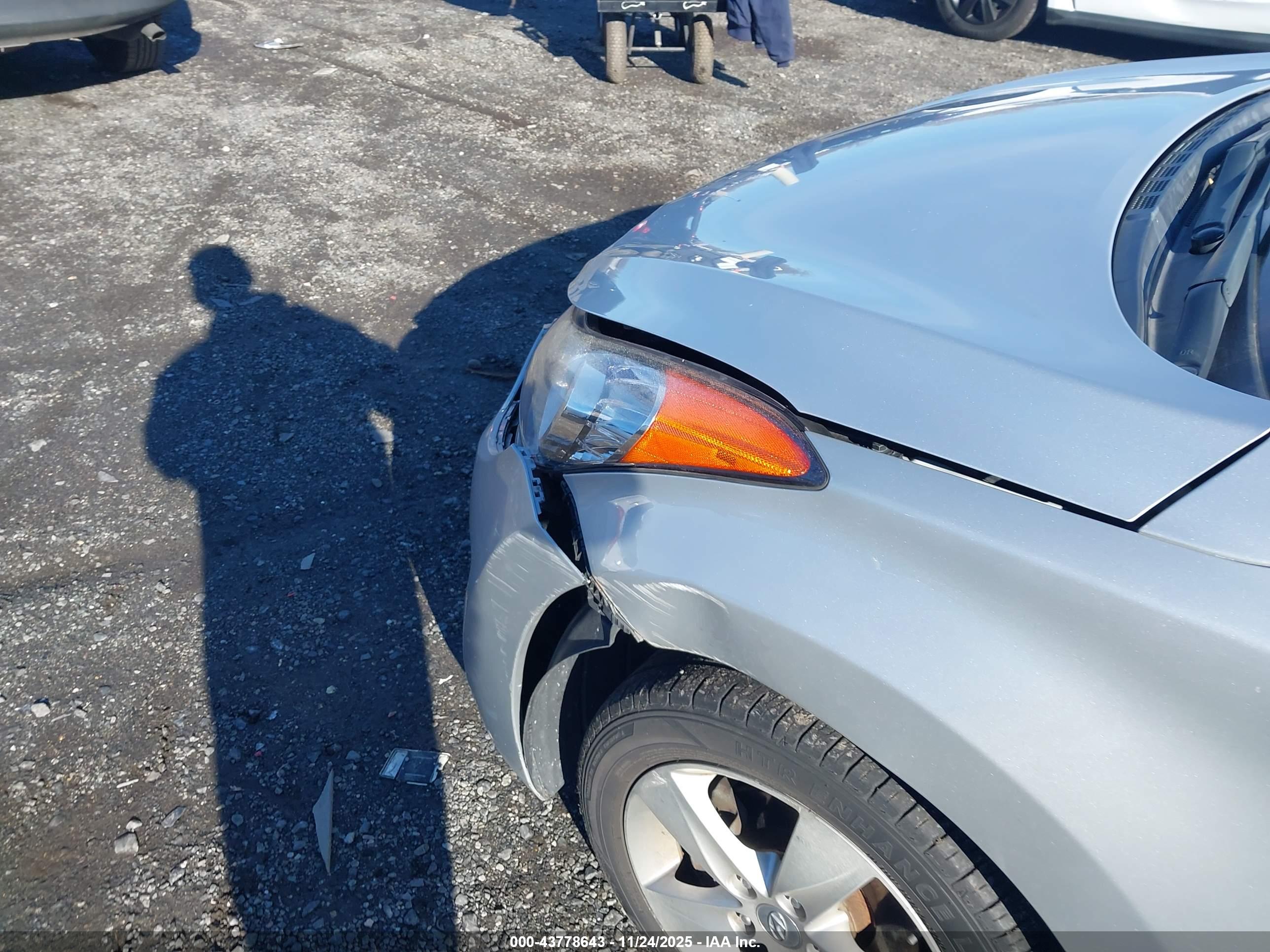 HYUNDAI ELANTRA image 6