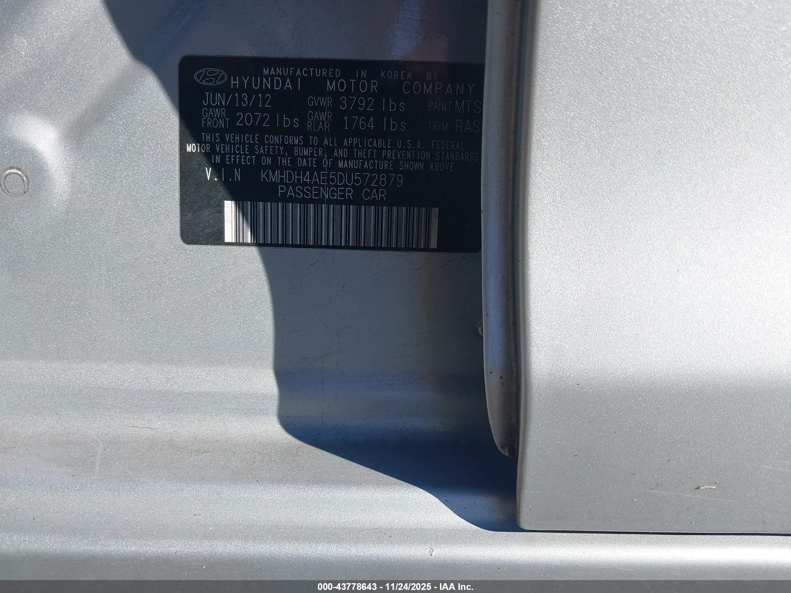 HYUNDAI ELANTRA image 9