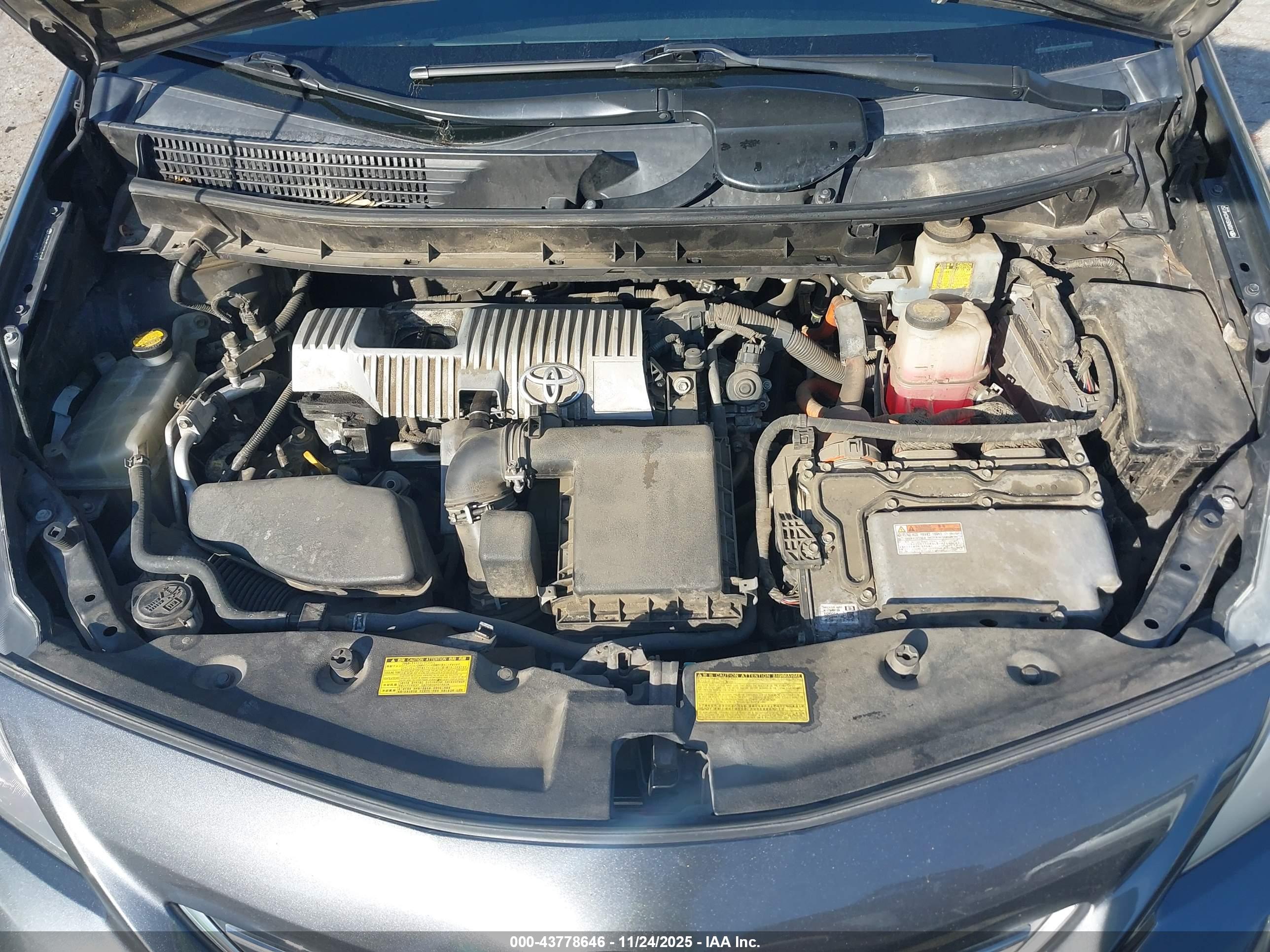 TOYOTA PRIUS image 10