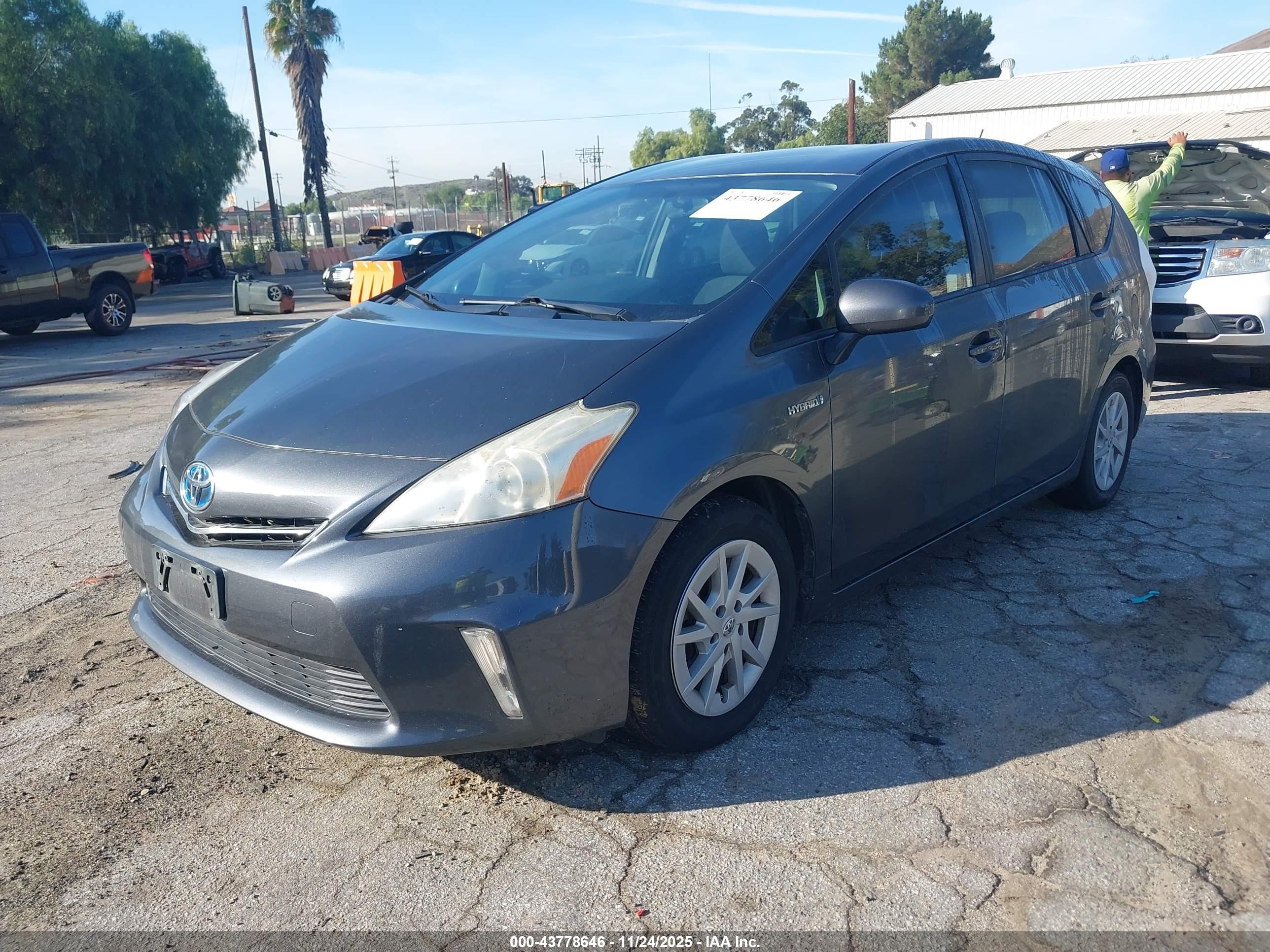 TOYOTA PRIUS image 2