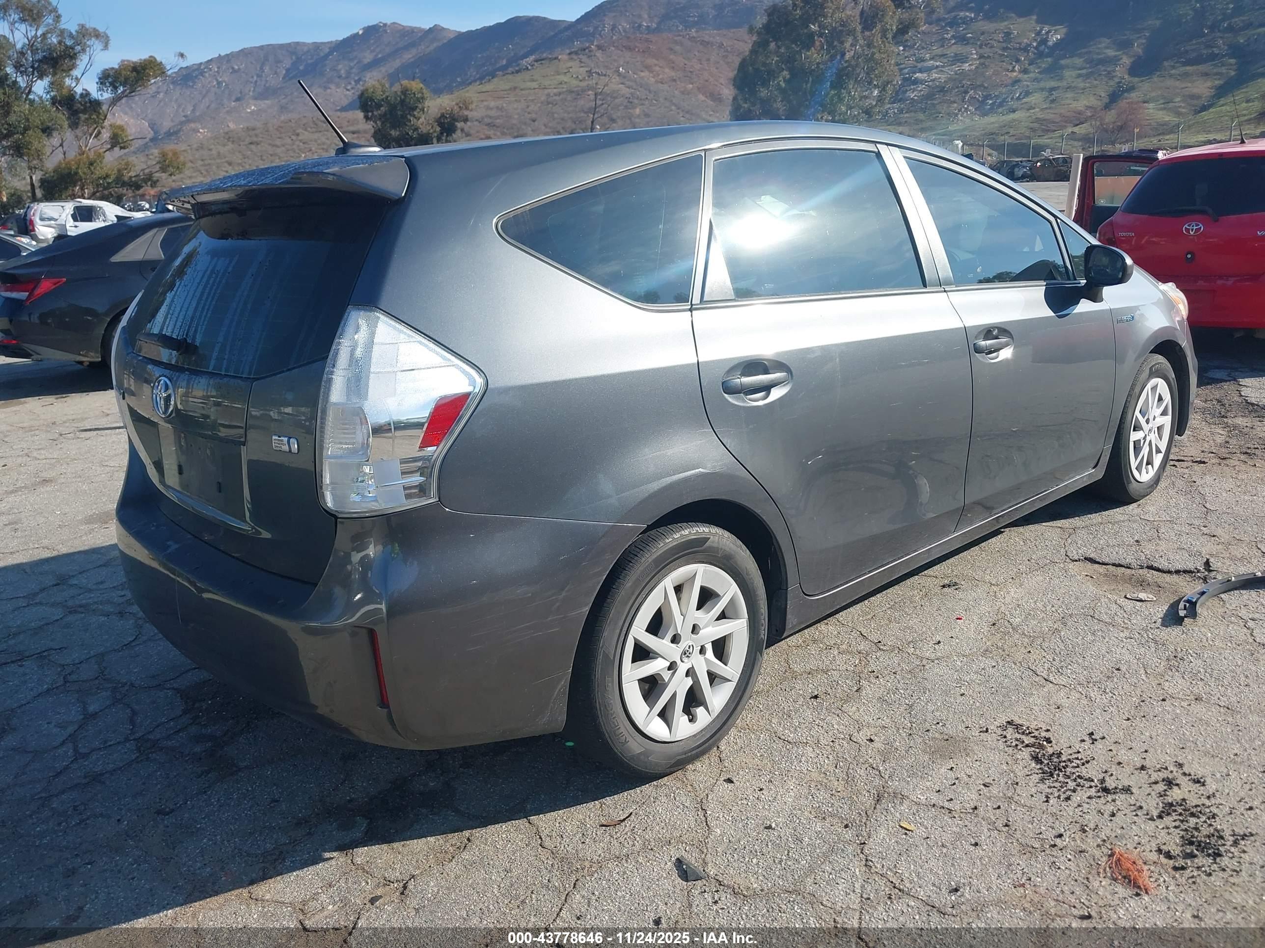 TOYOTA PRIUS image 4