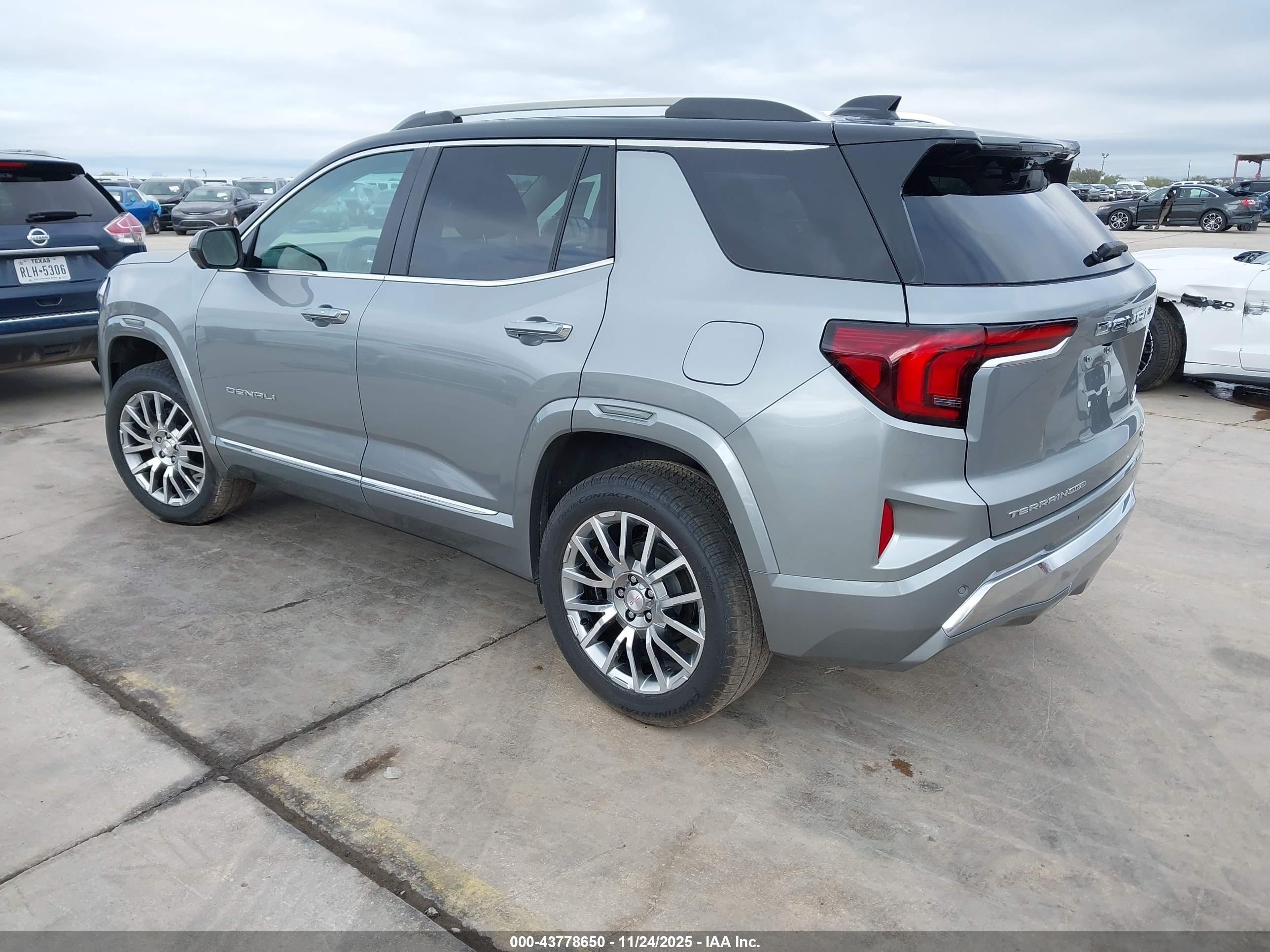 GMC TERRAIN image 3