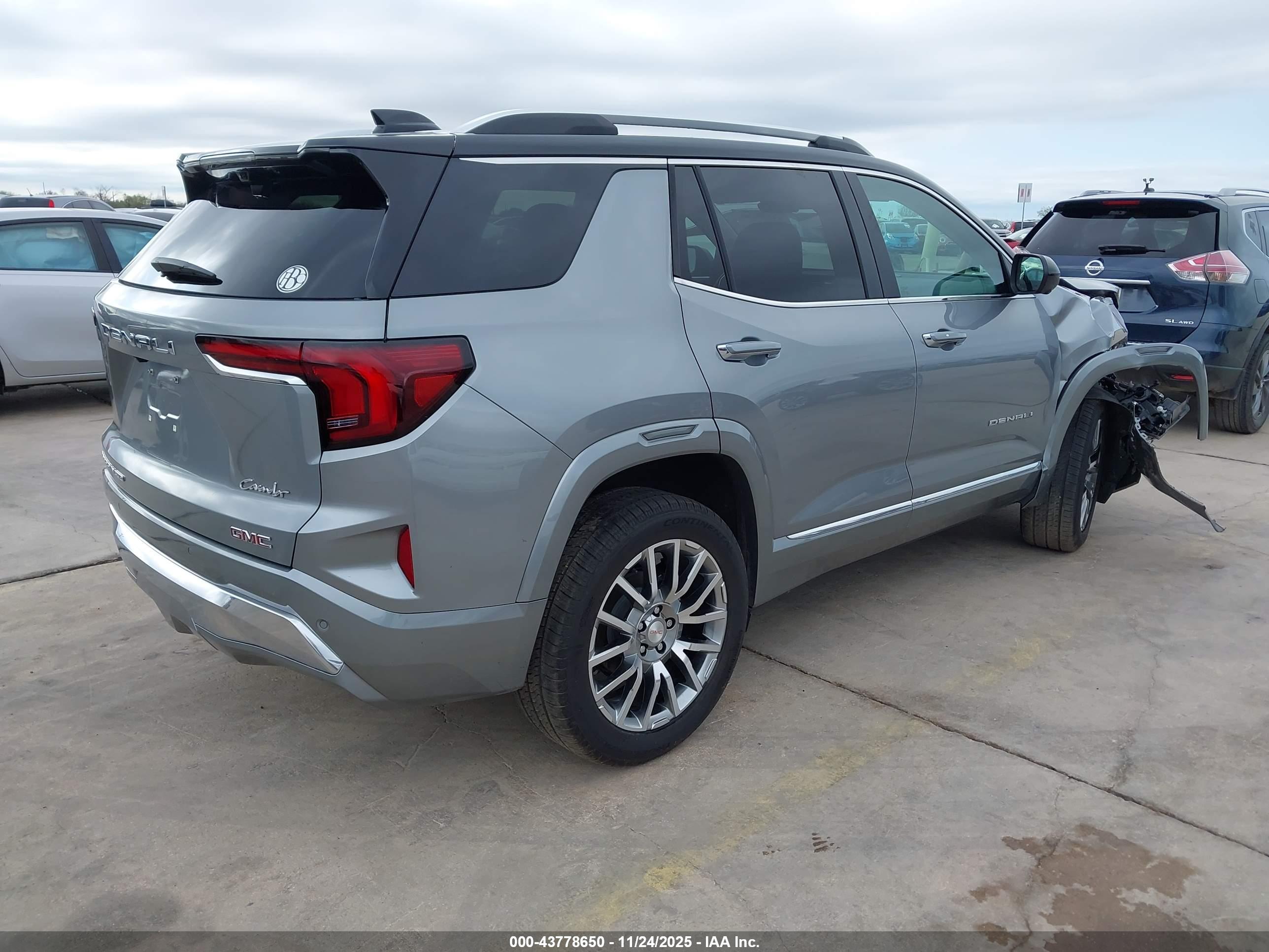 GMC TERRAIN image 4