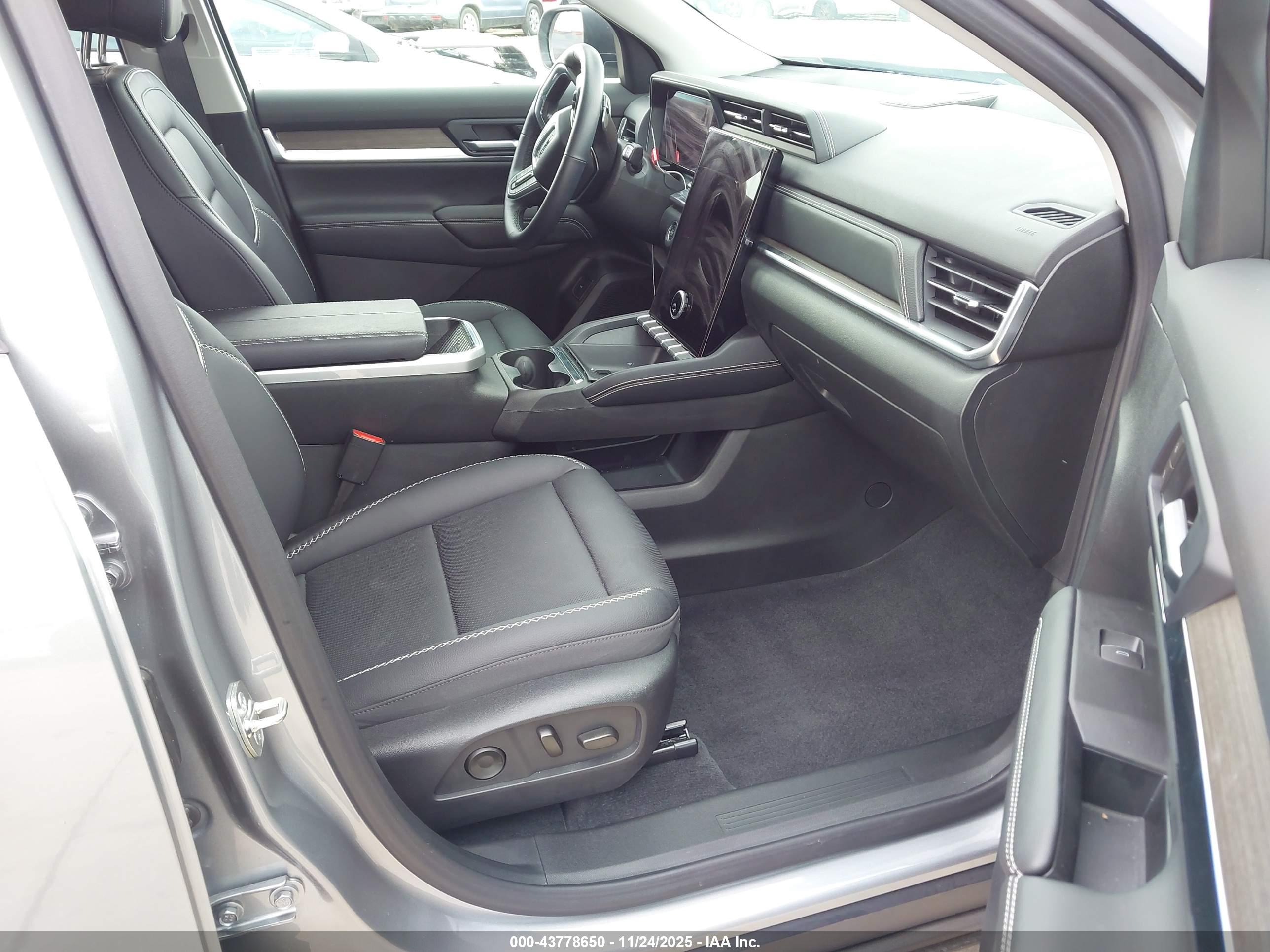 GMC TERRAIN image 5