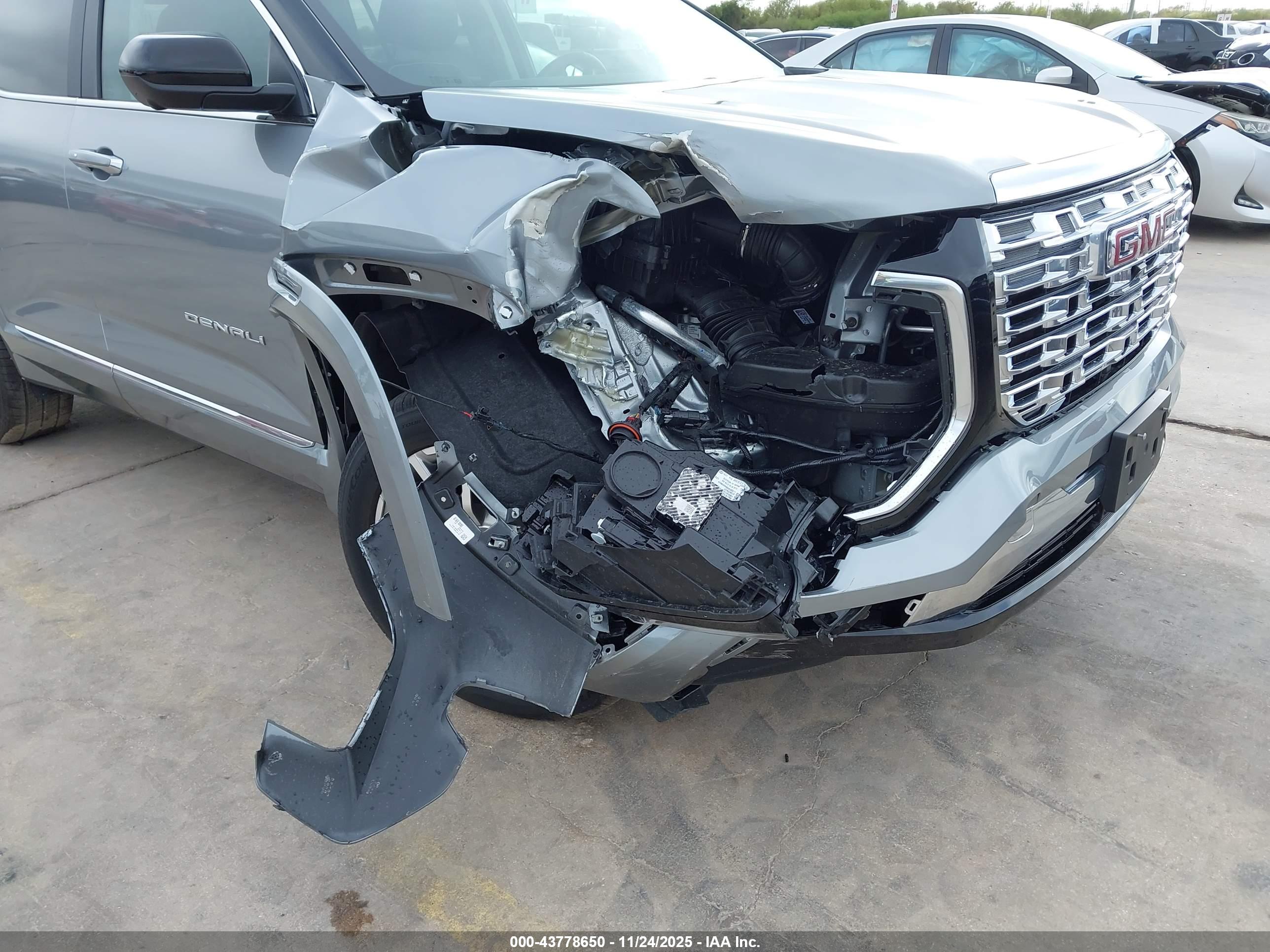 GMC TERRAIN image 6