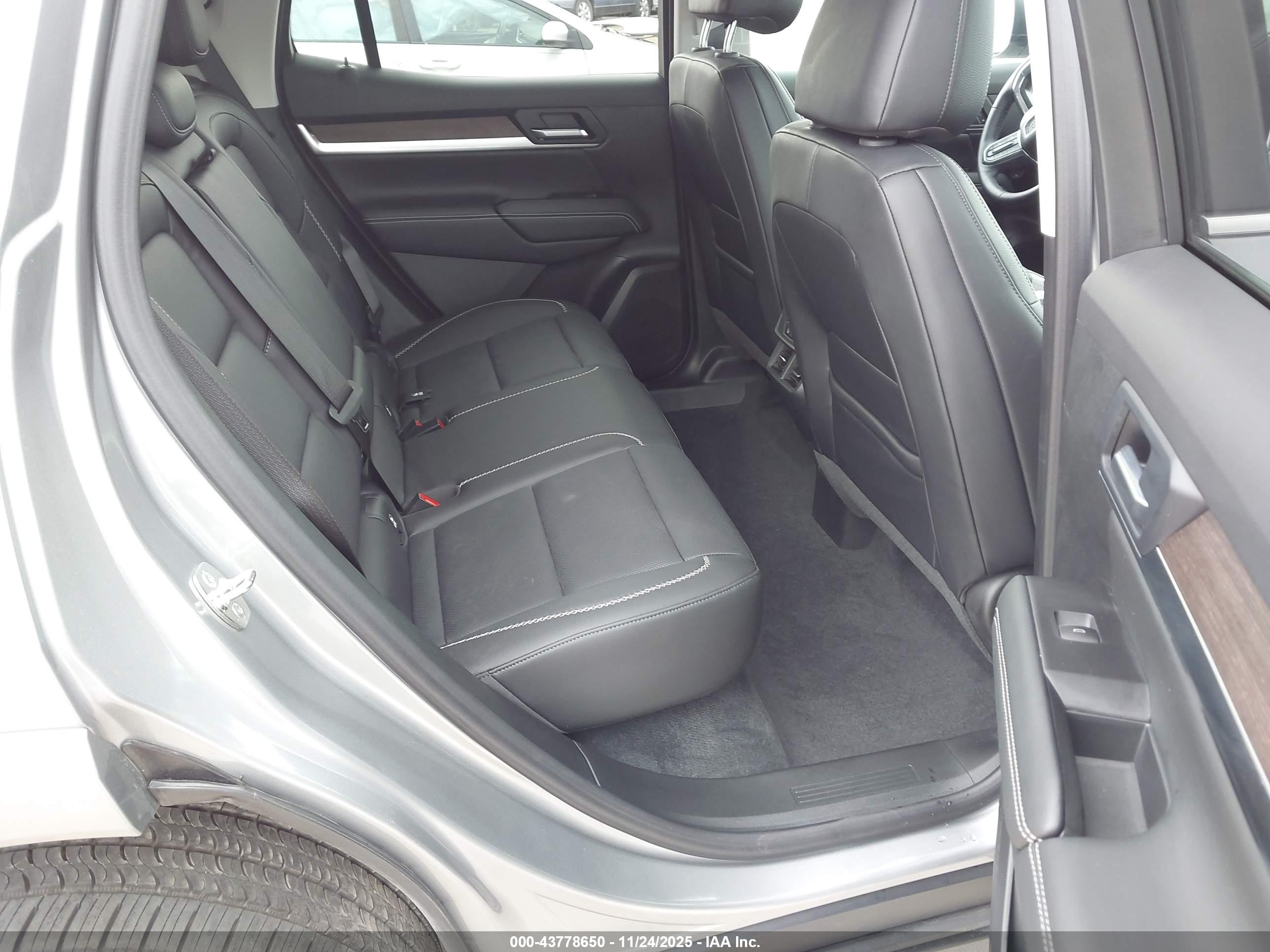 GMC TERRAIN image 8