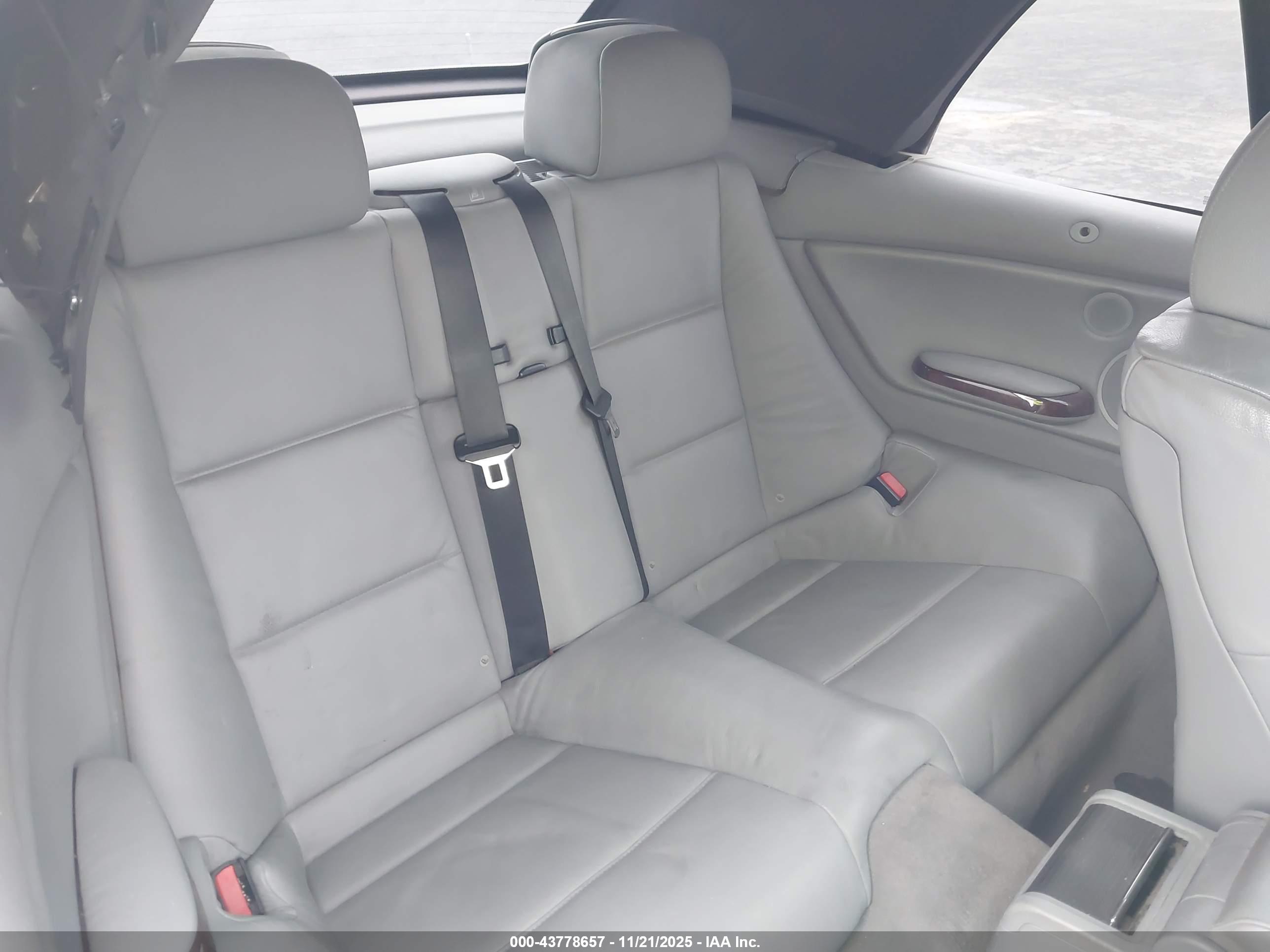 BMW 330CI image 8