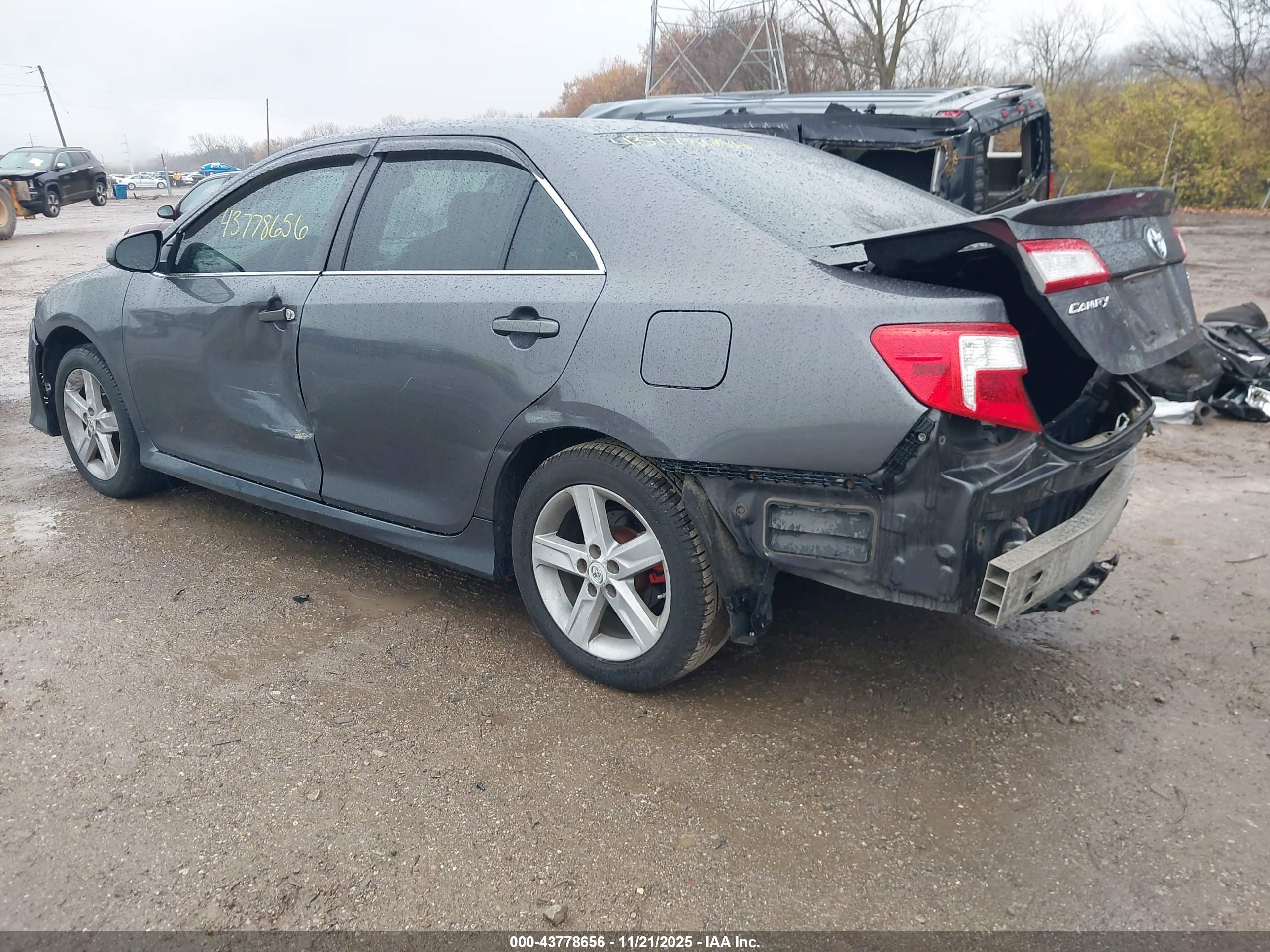 TOYOTA CAMRY image 3