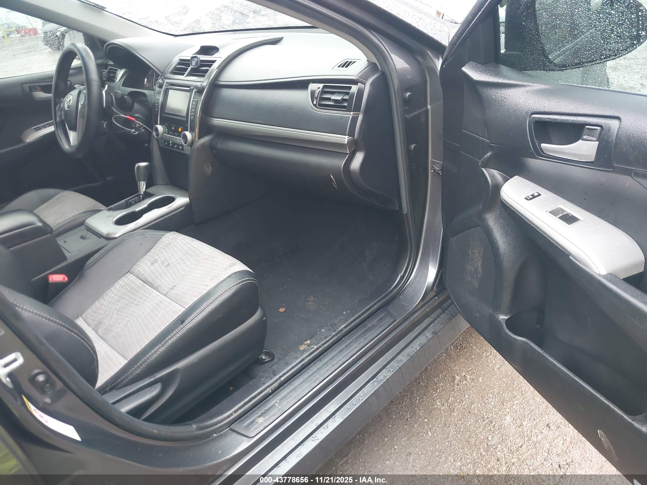 TOYOTA CAMRY image 5