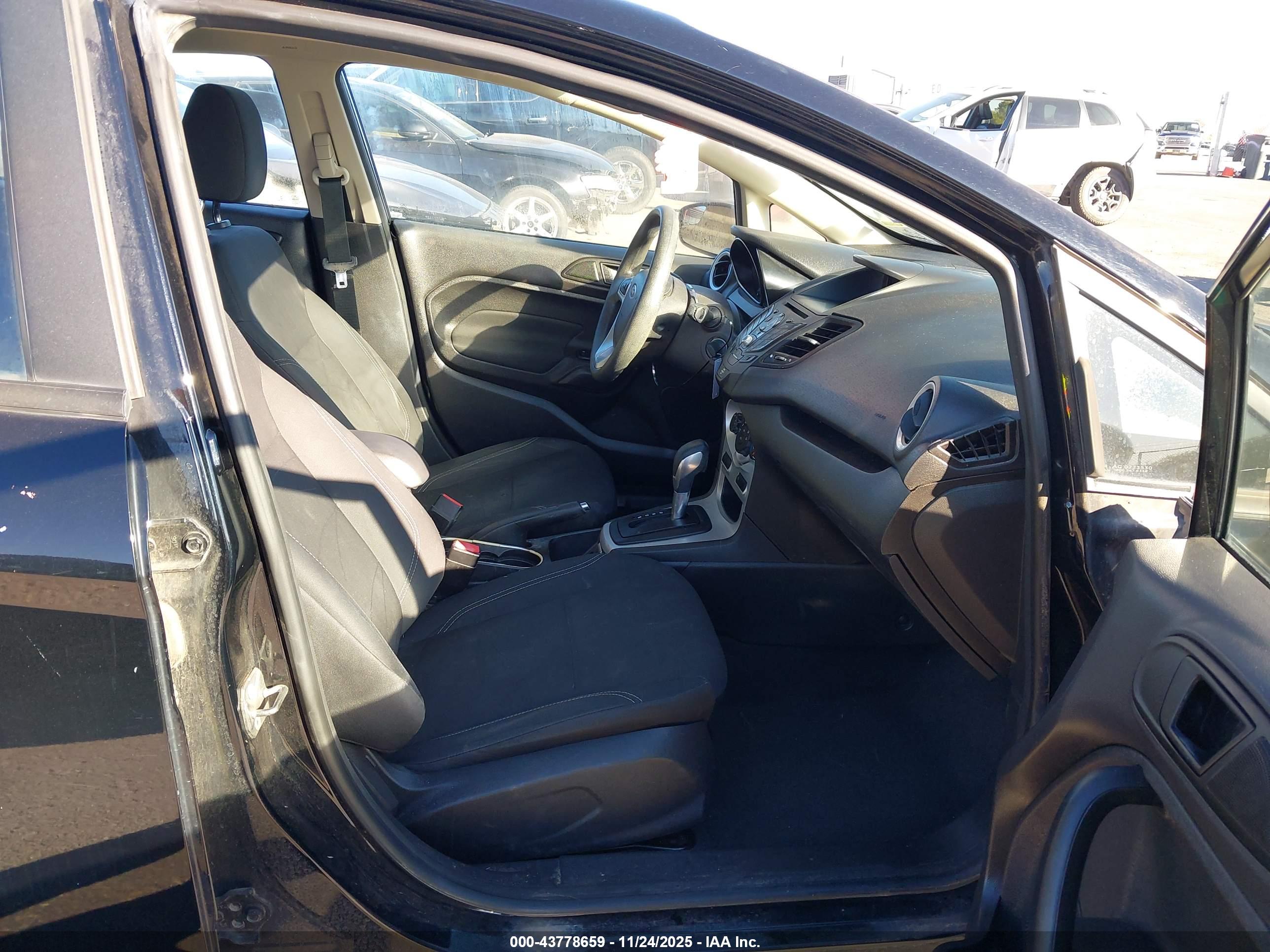 FORD FIESTA image 5