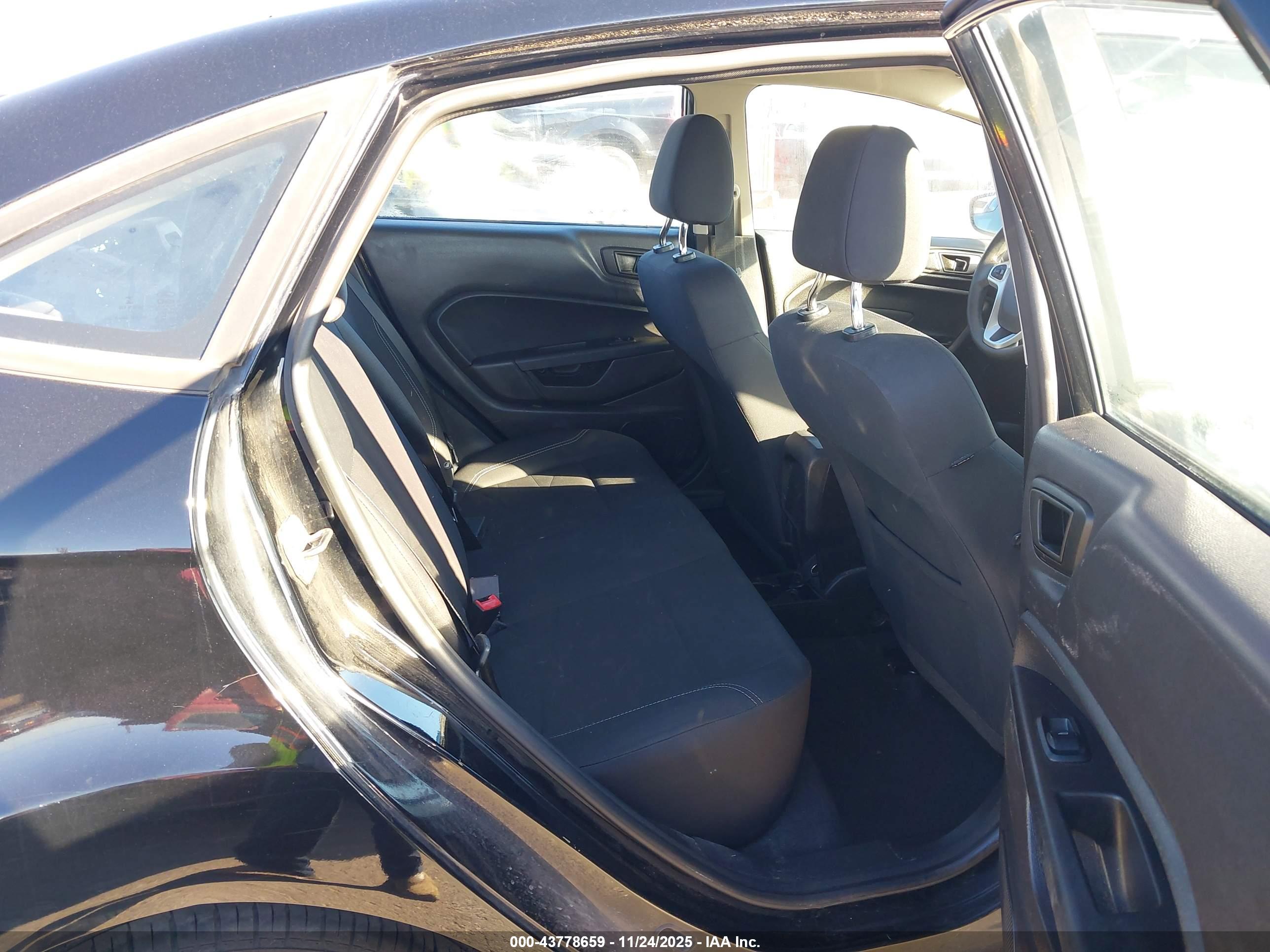 FORD FIESTA image 8