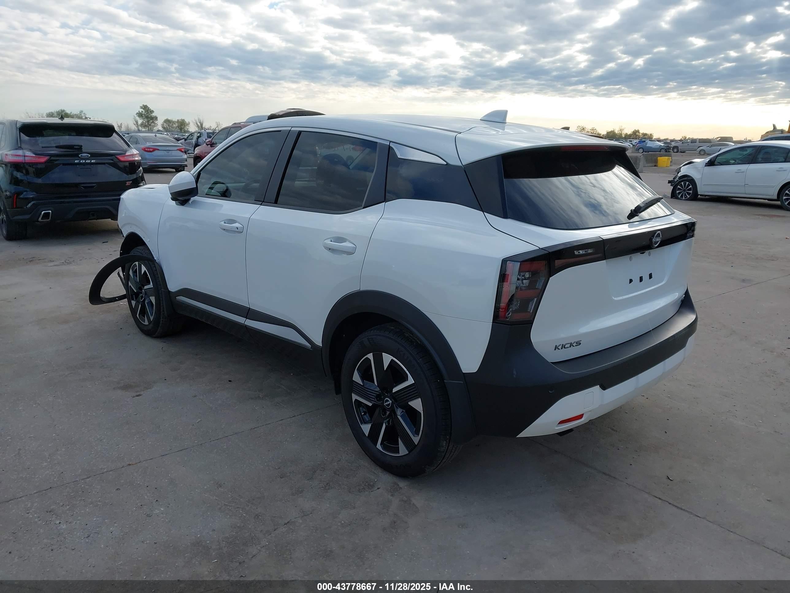 NISSAN KICKS image 3