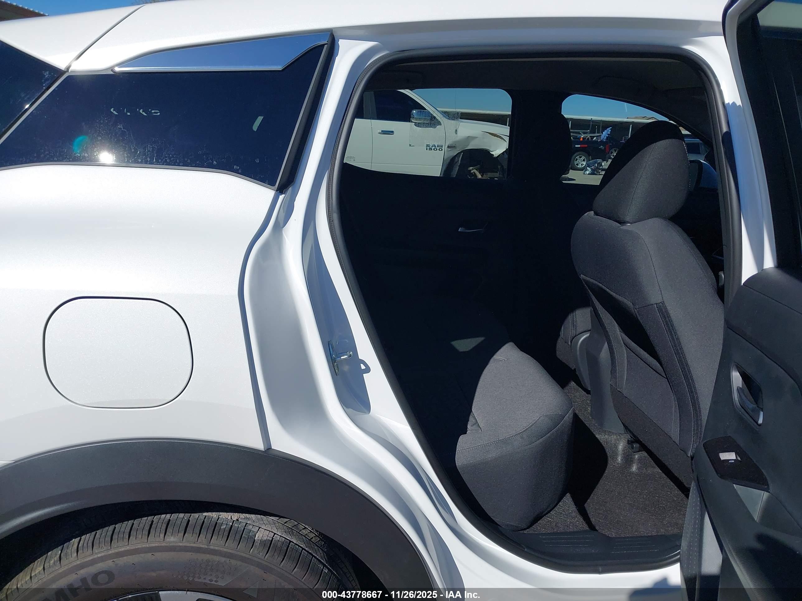 NISSAN KICKS image 8