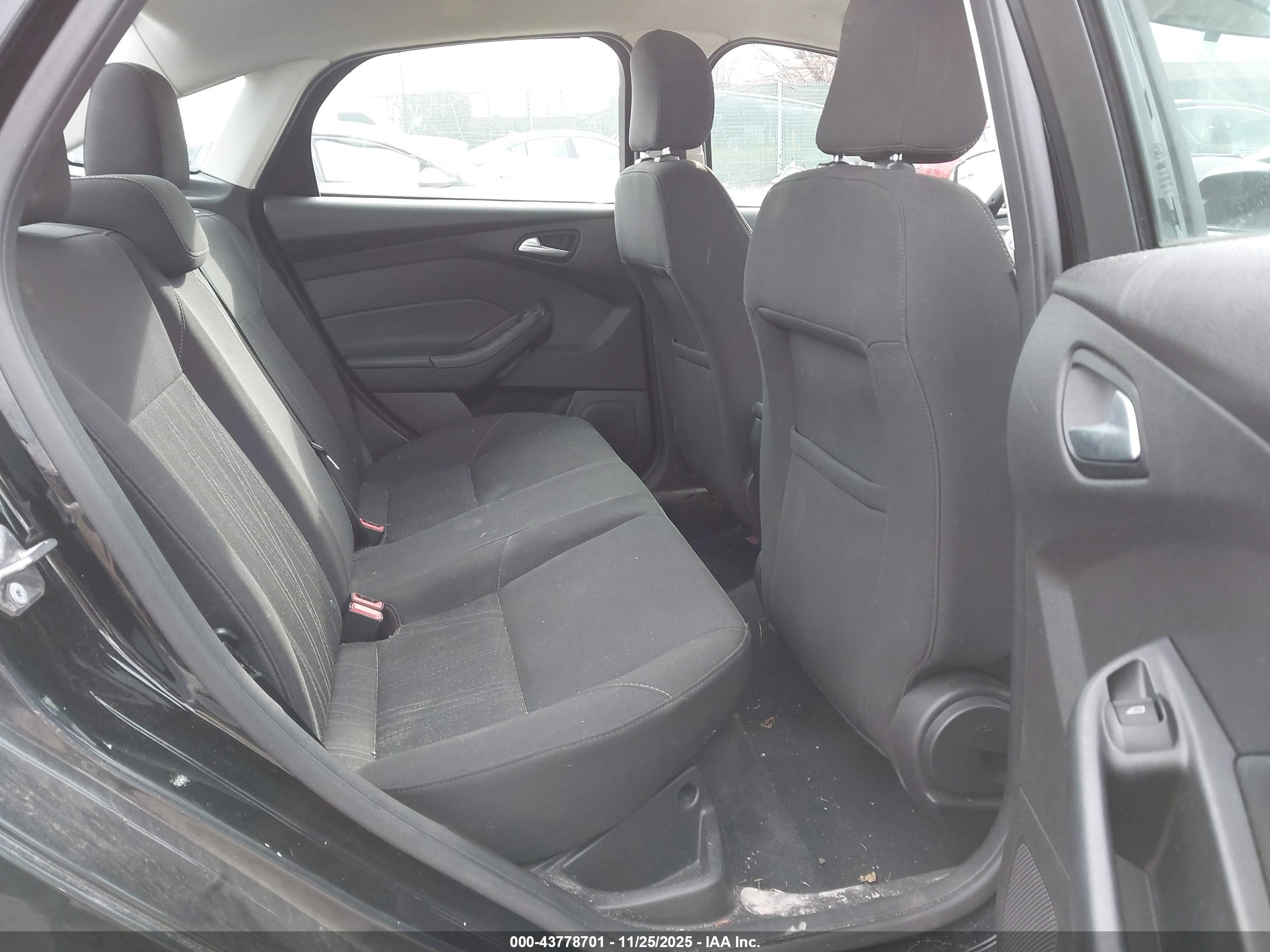FORD FOCUS image 8