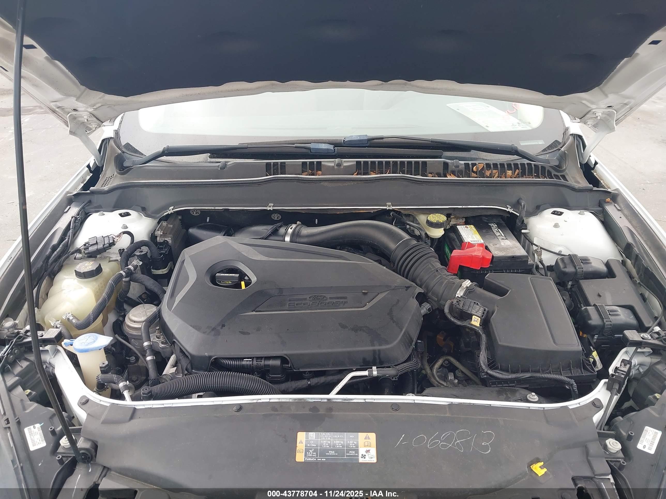 FORD FUSION image 10