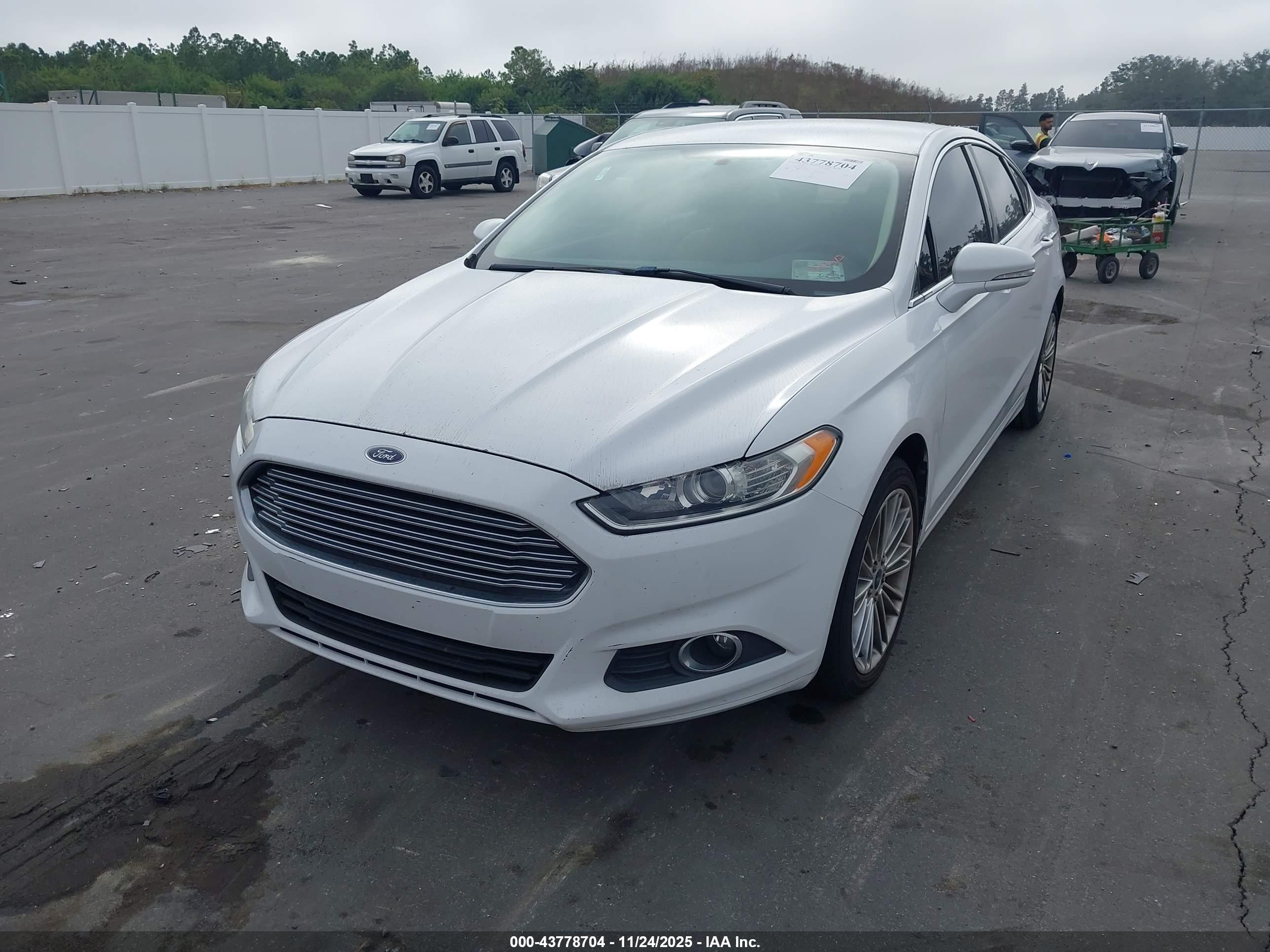 FORD FUSION image 2