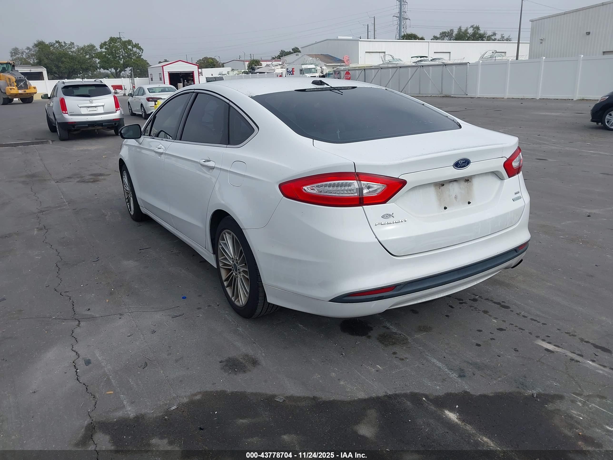 FORD FUSION image 3