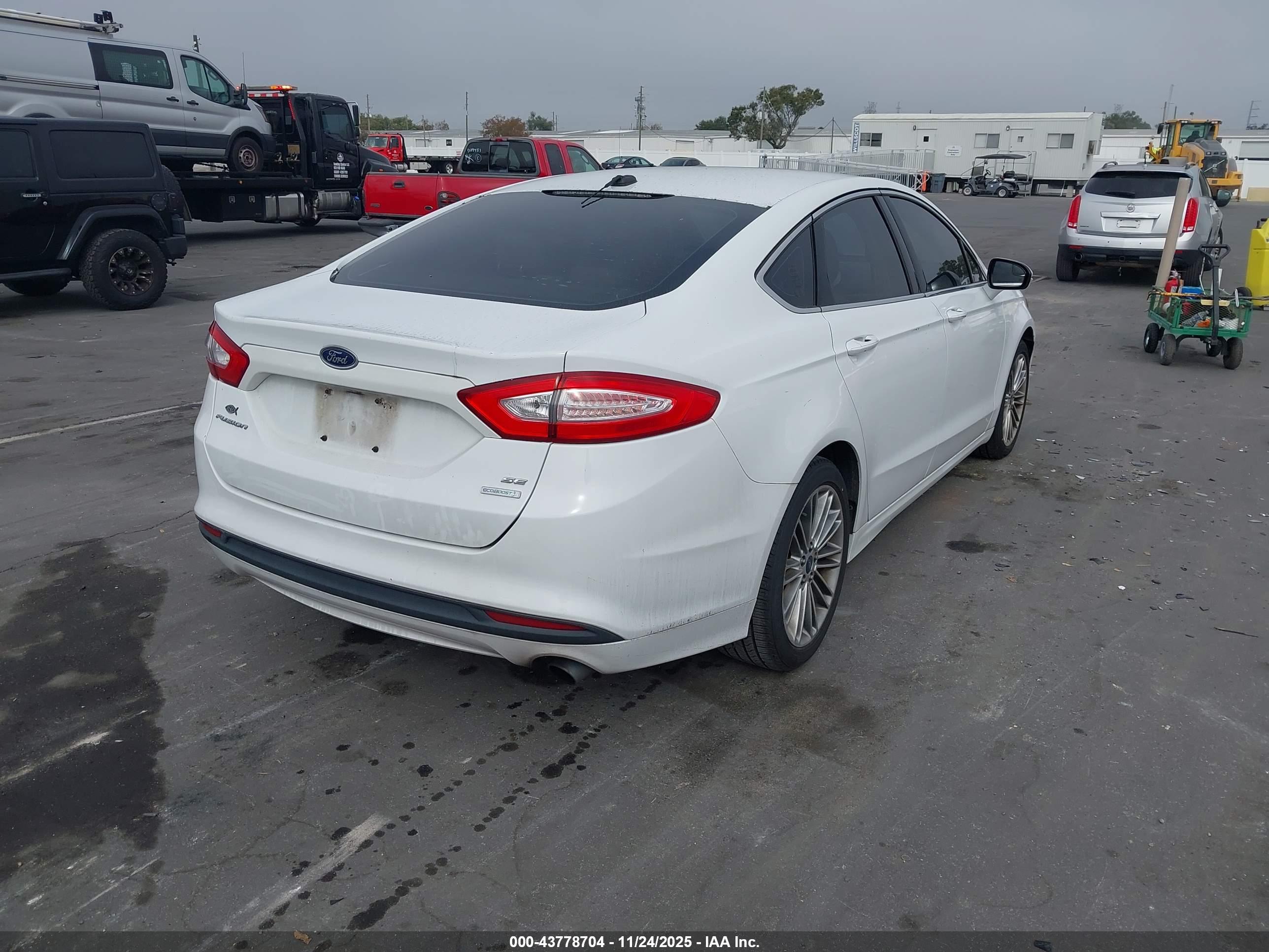 FORD FUSION image 4