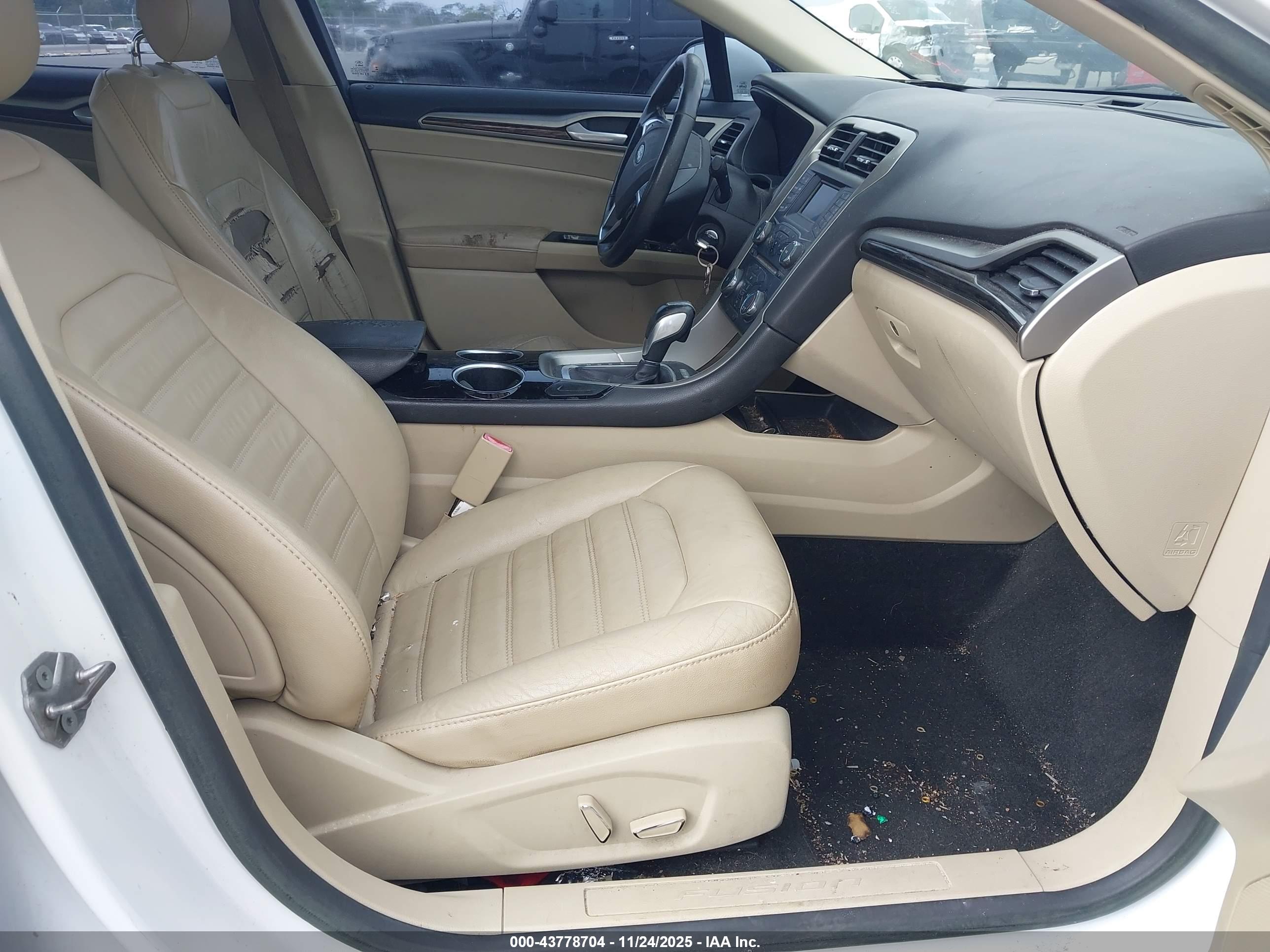 FORD FUSION image 5