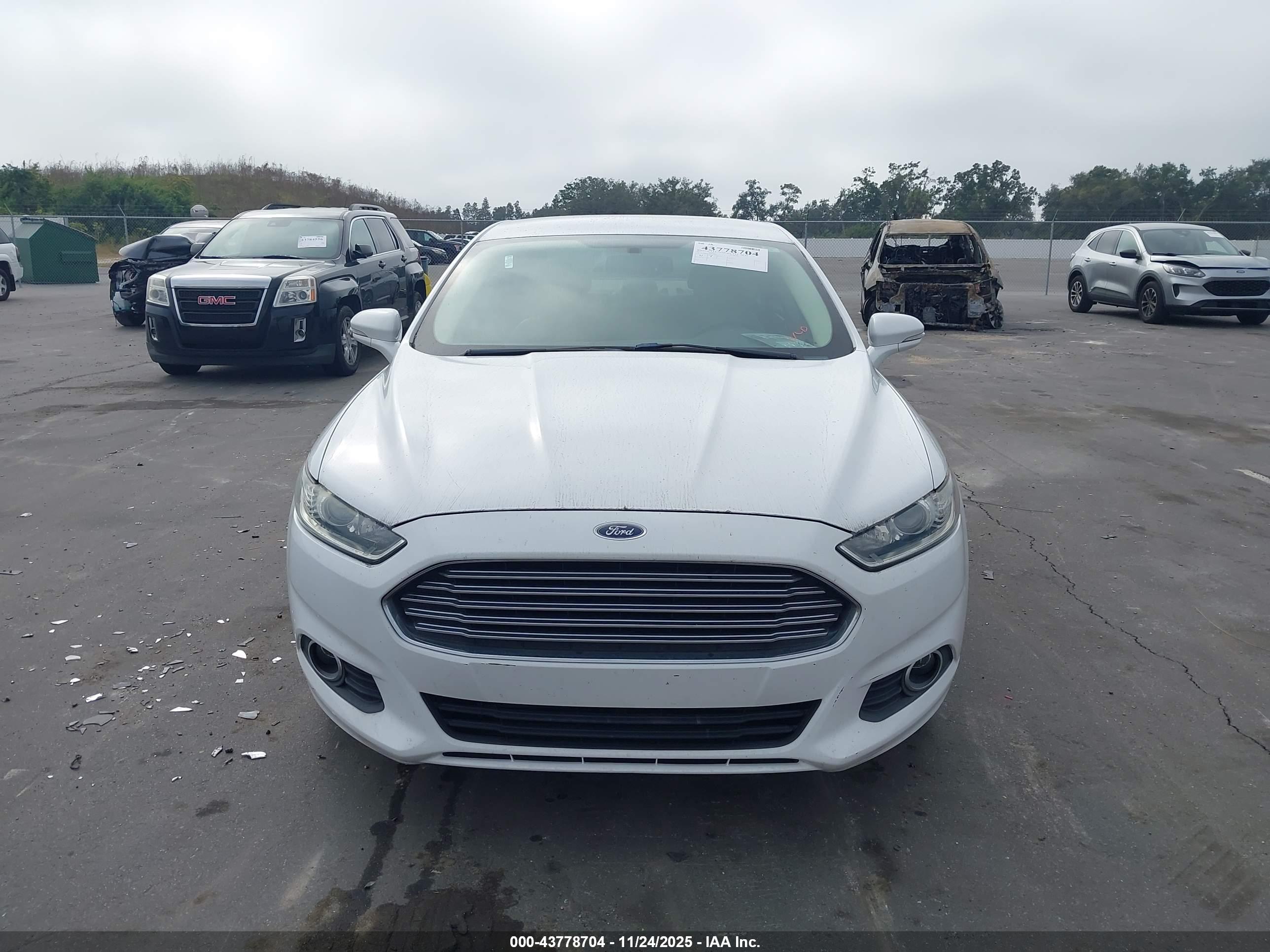 FORD FUSION image 6