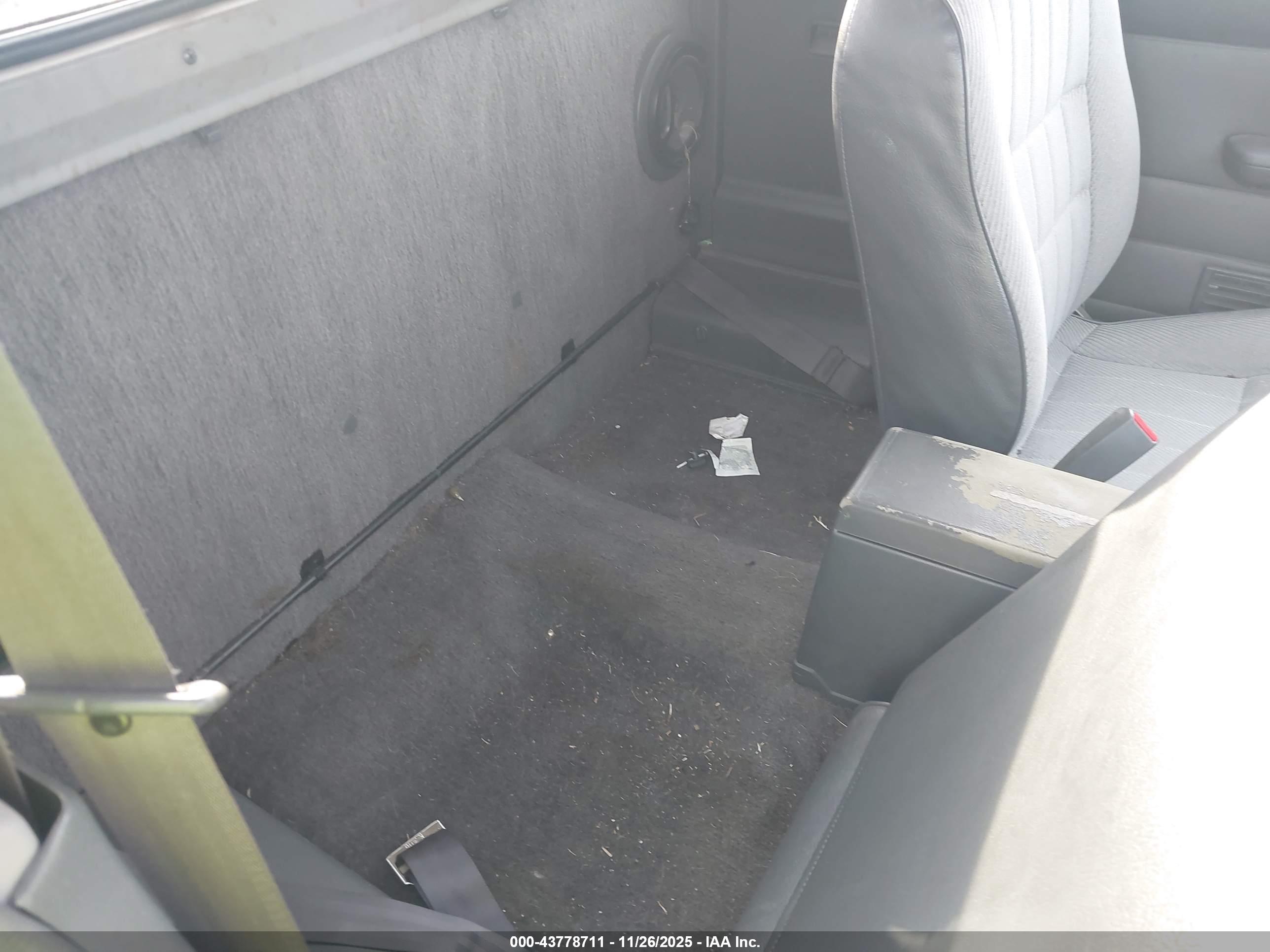 NISSAN TRUCK image 8