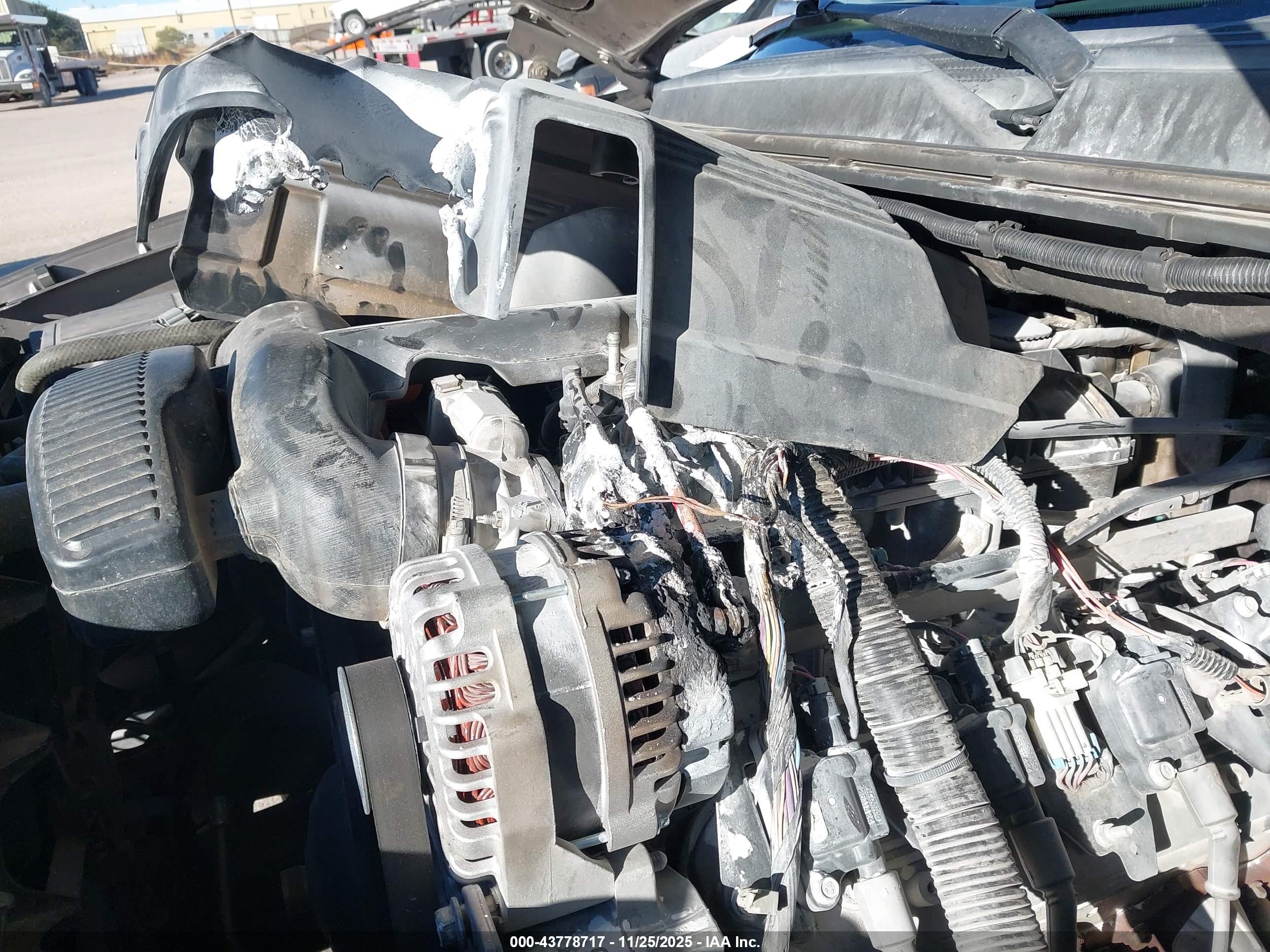 CHEVROLET SUBURBAN image 6