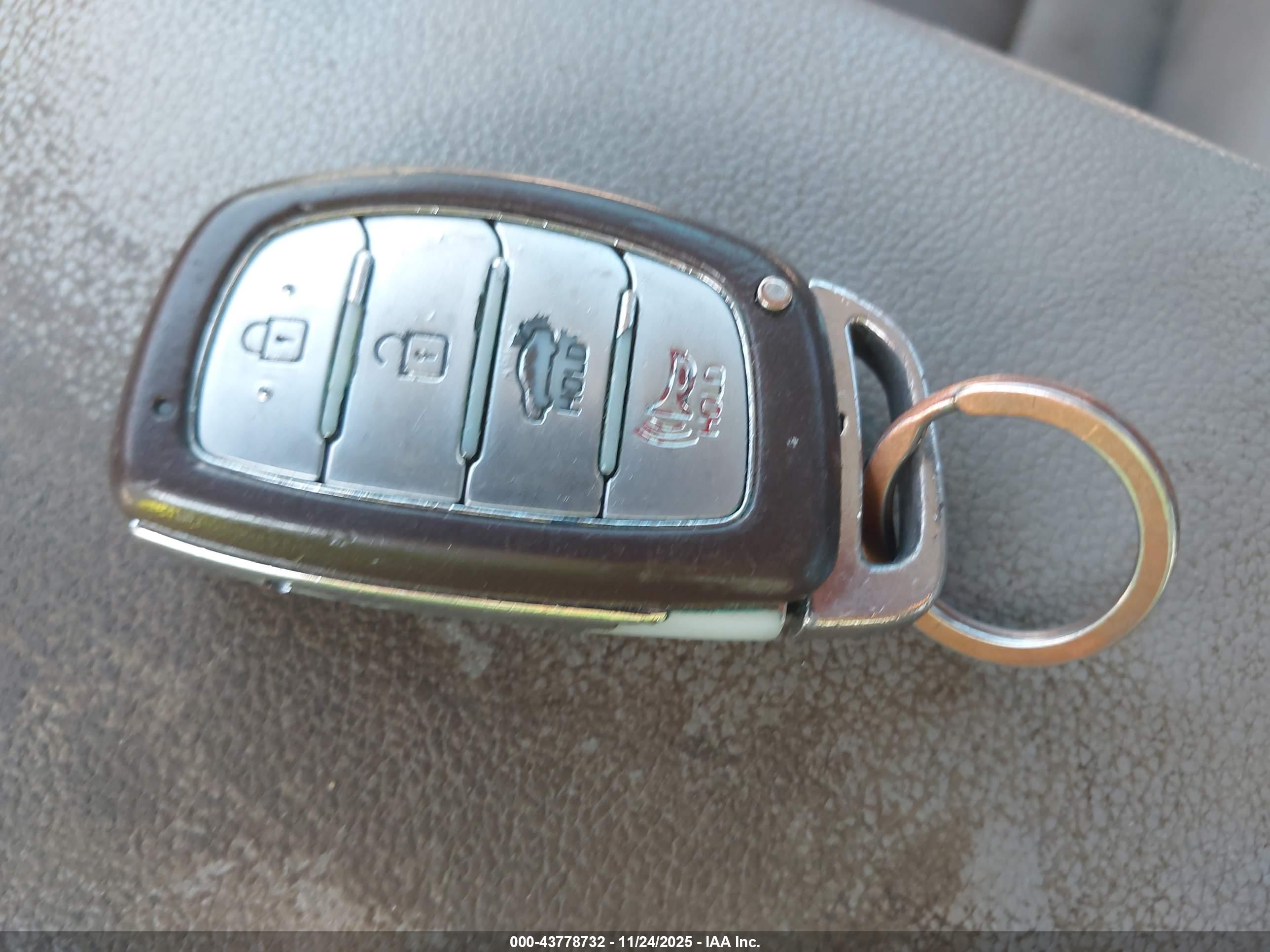 HYUNDAI ELANTRA image 11