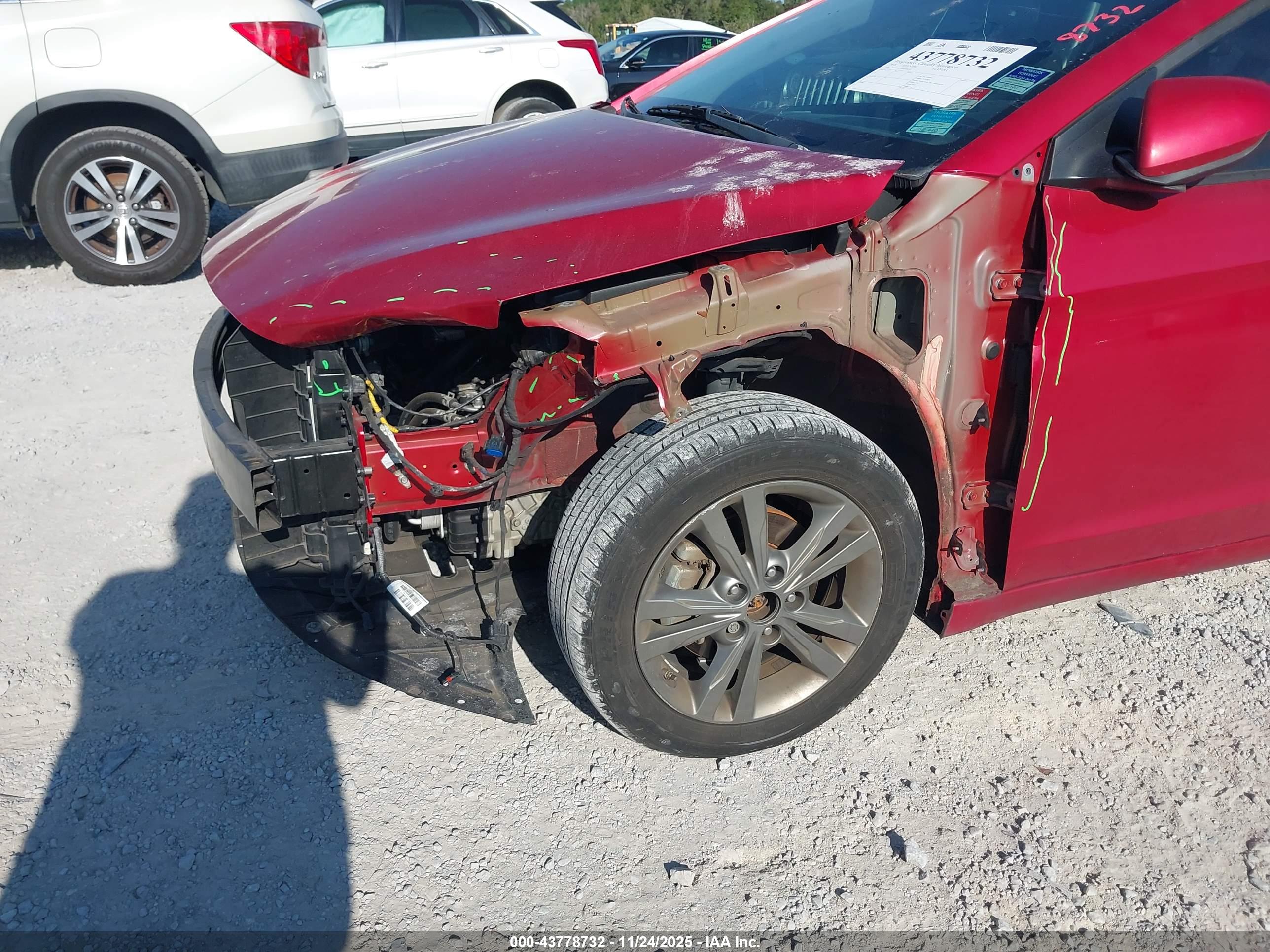 HYUNDAI ELANTRA image 6