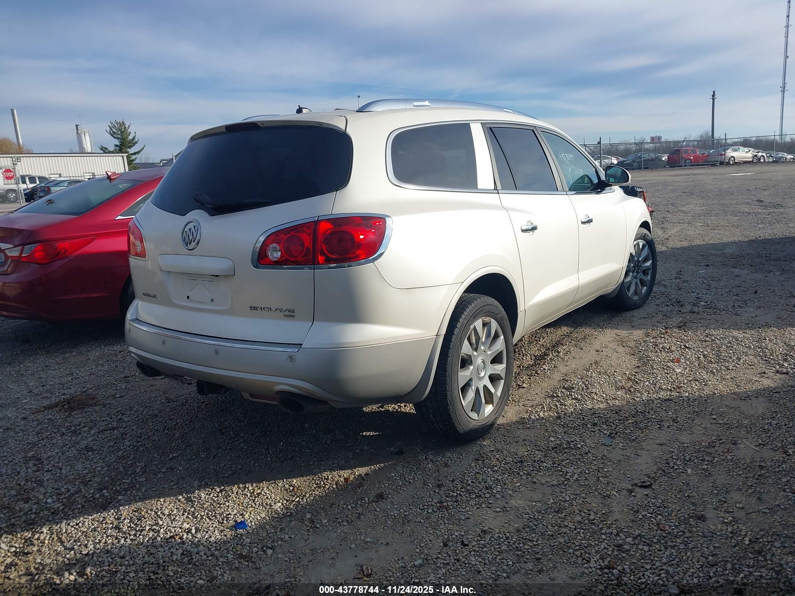 BUICK ENCLAVE image 4