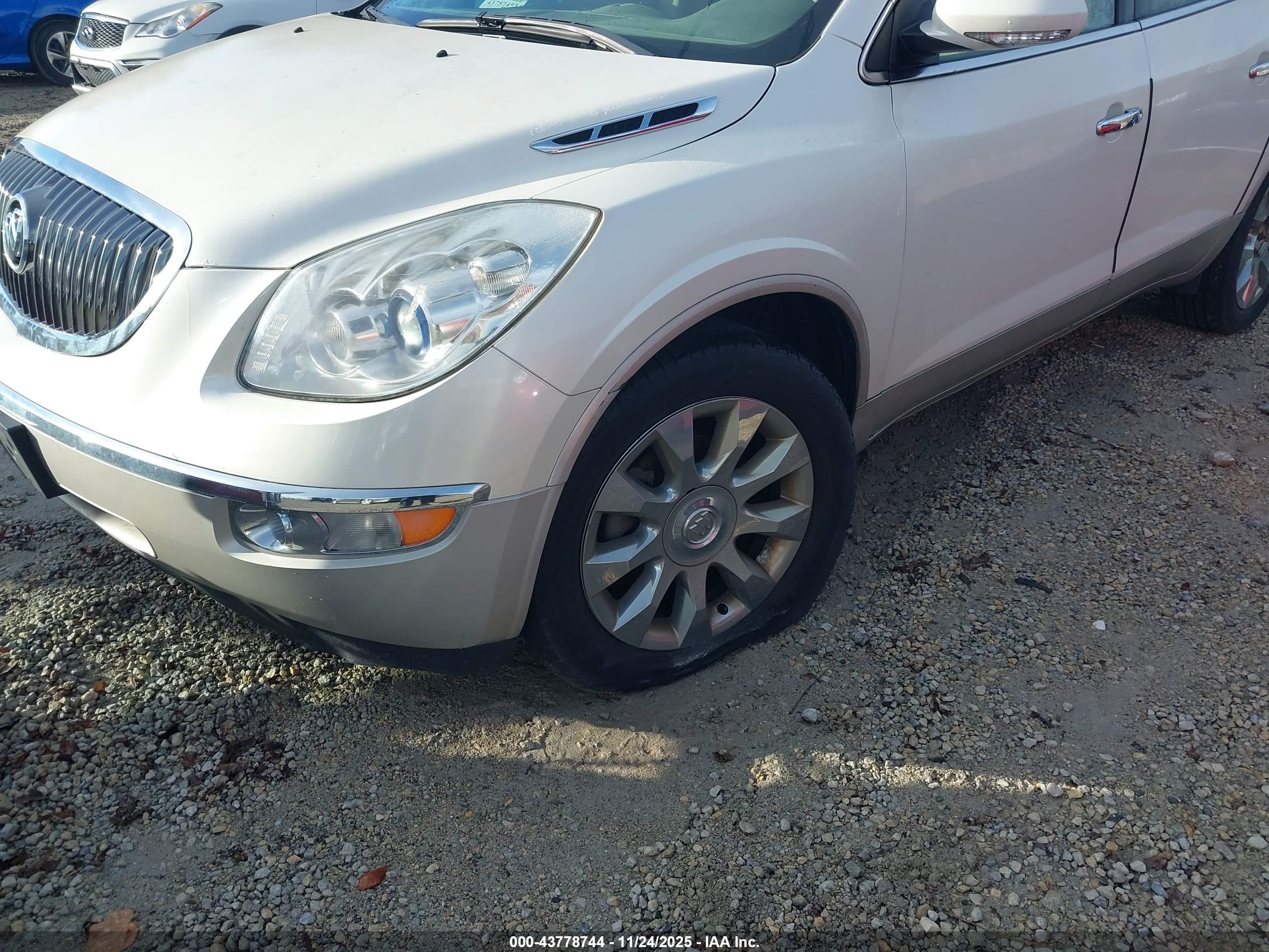 BUICK ENCLAVE image 6