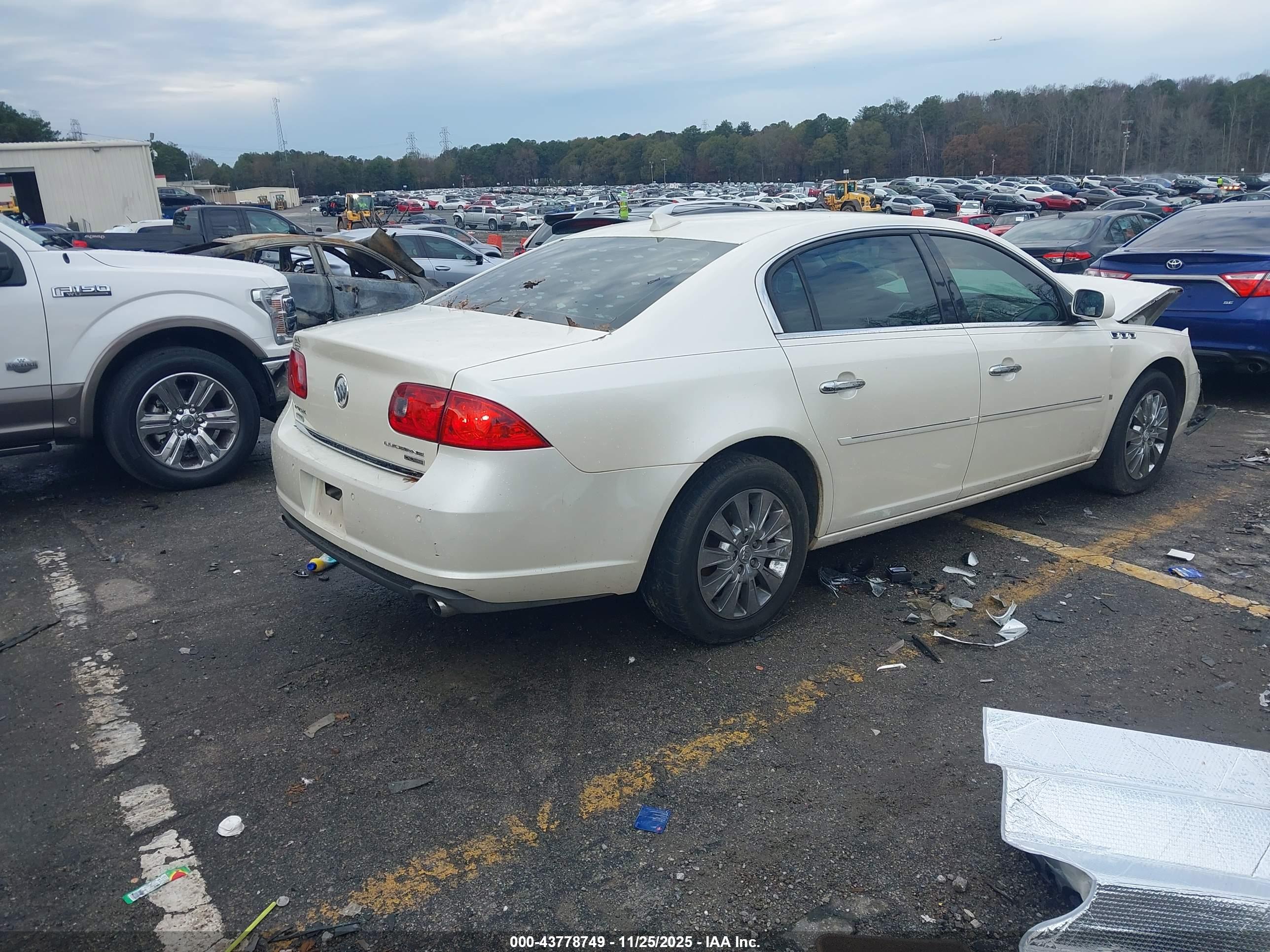 BUICK LUCERNE image 4