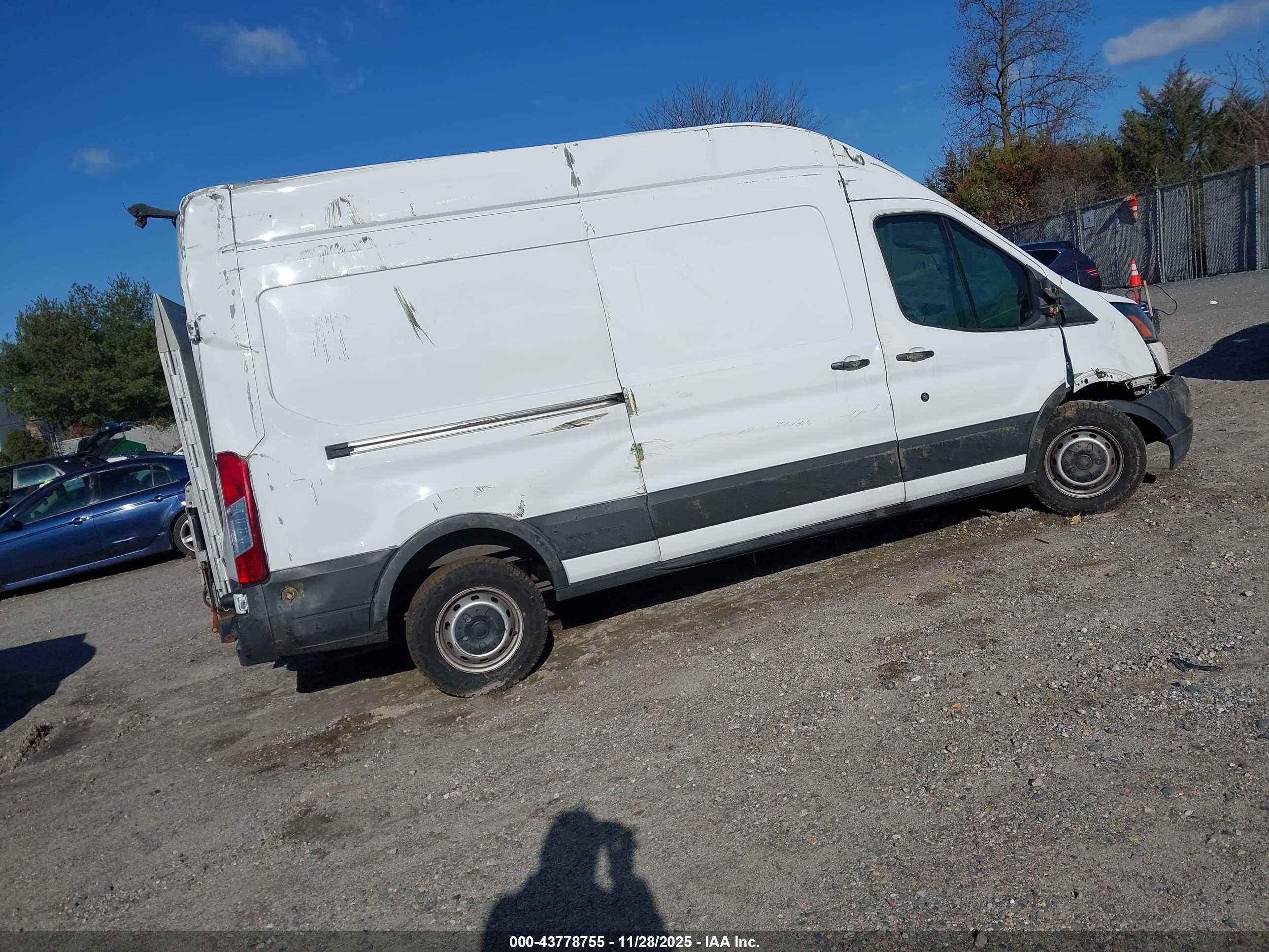 FORD TRANSIT-250 image 4