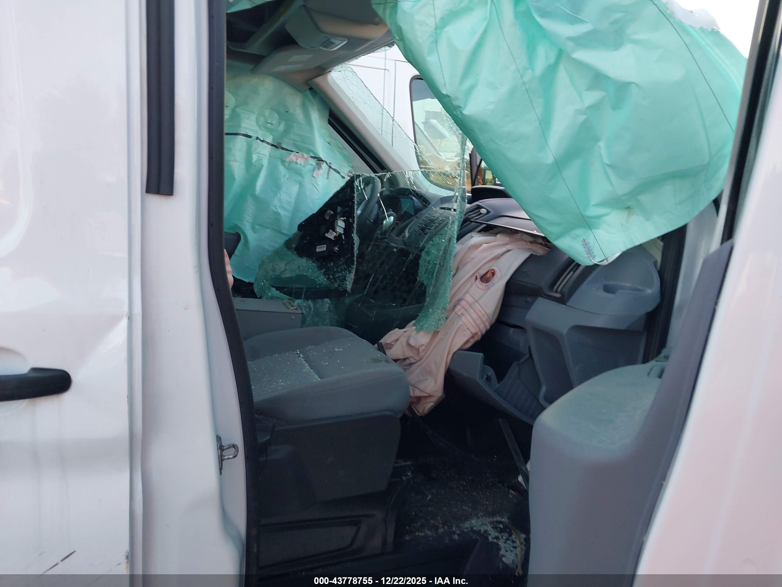 FORD TRANSIT-250 image 5