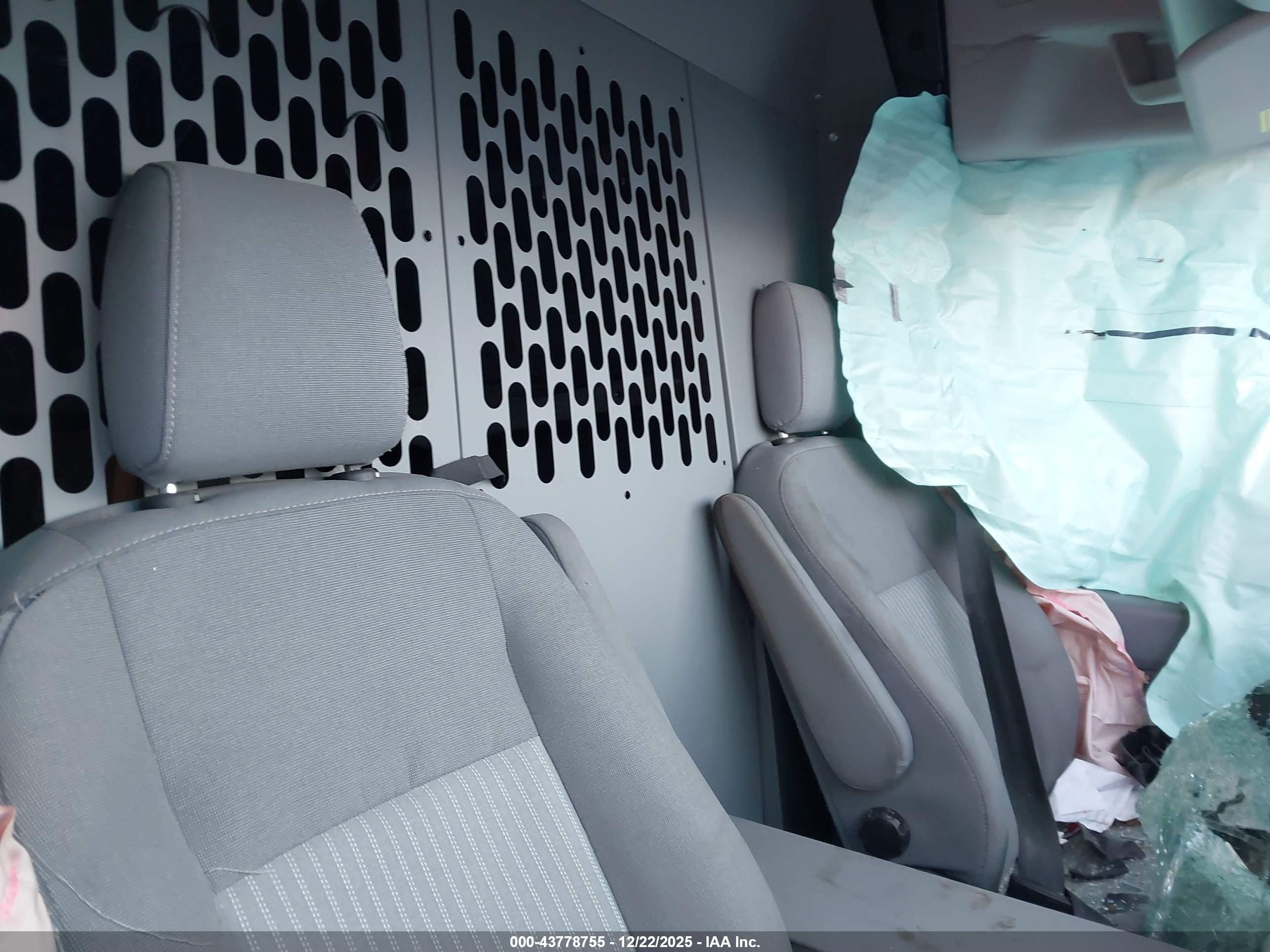 FORD TRANSIT-250 image 8