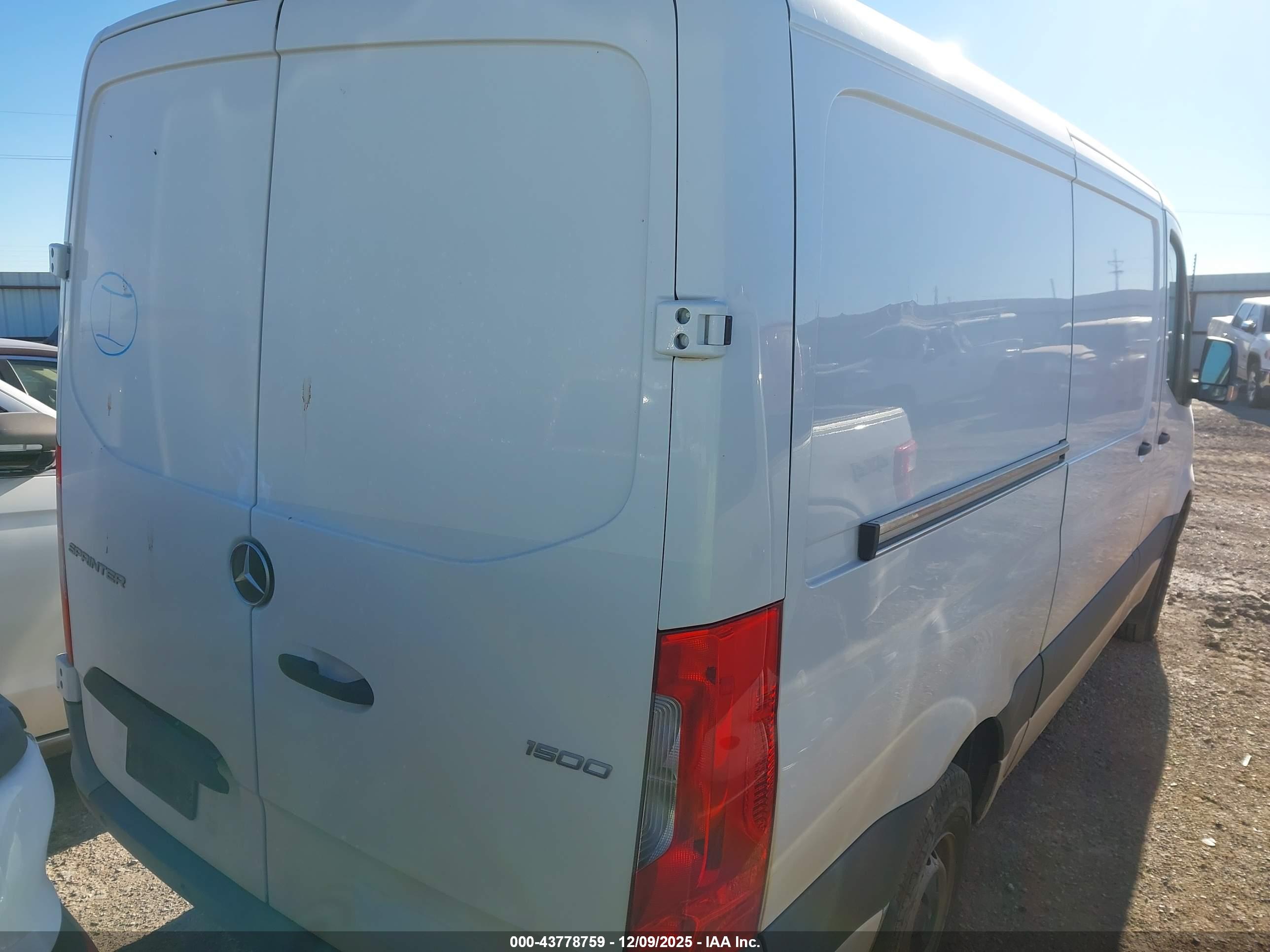 MERCEDES-BENZ SPRINTER image 4