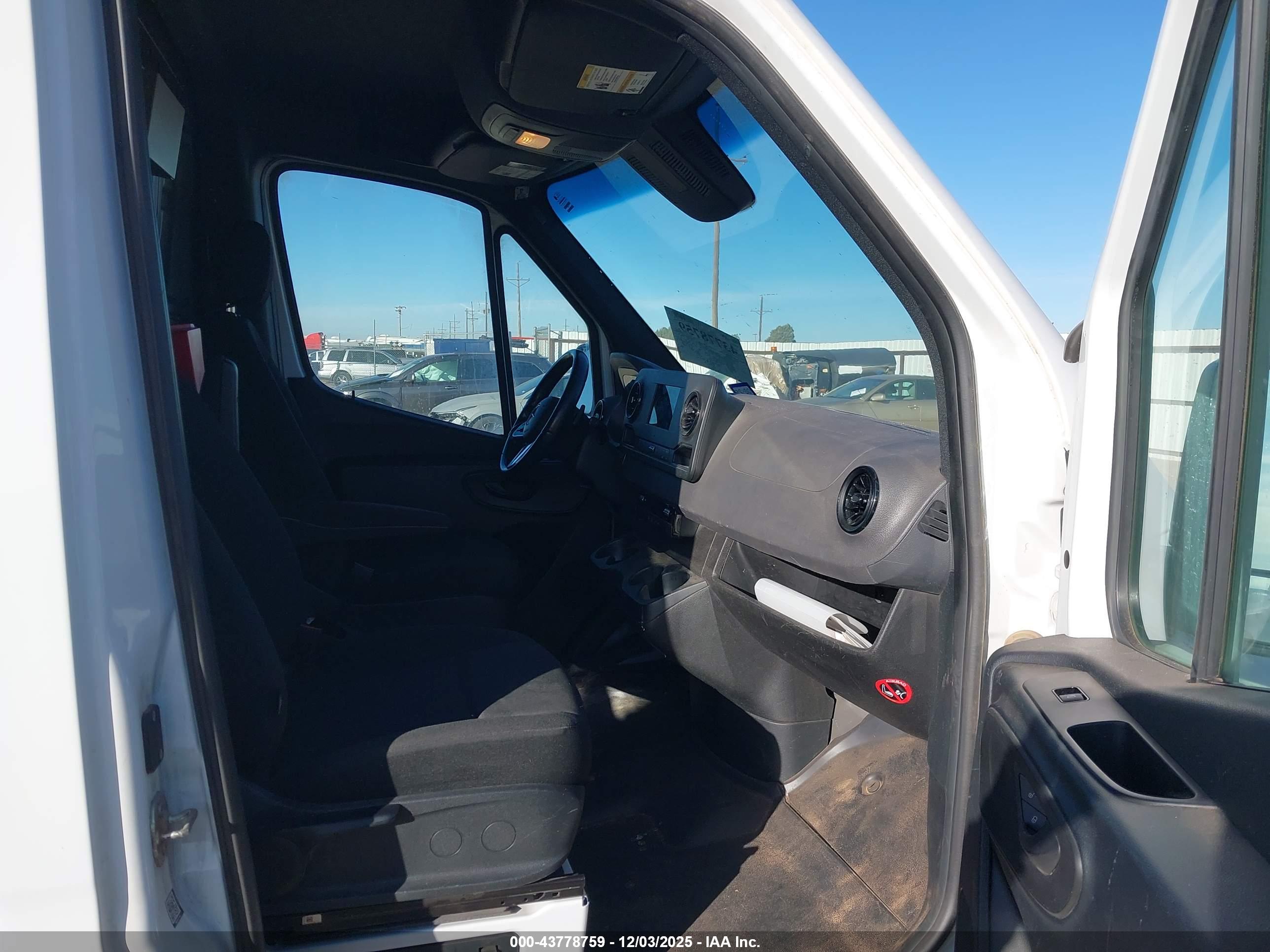 MERCEDES-BENZ SPRINTER image 5