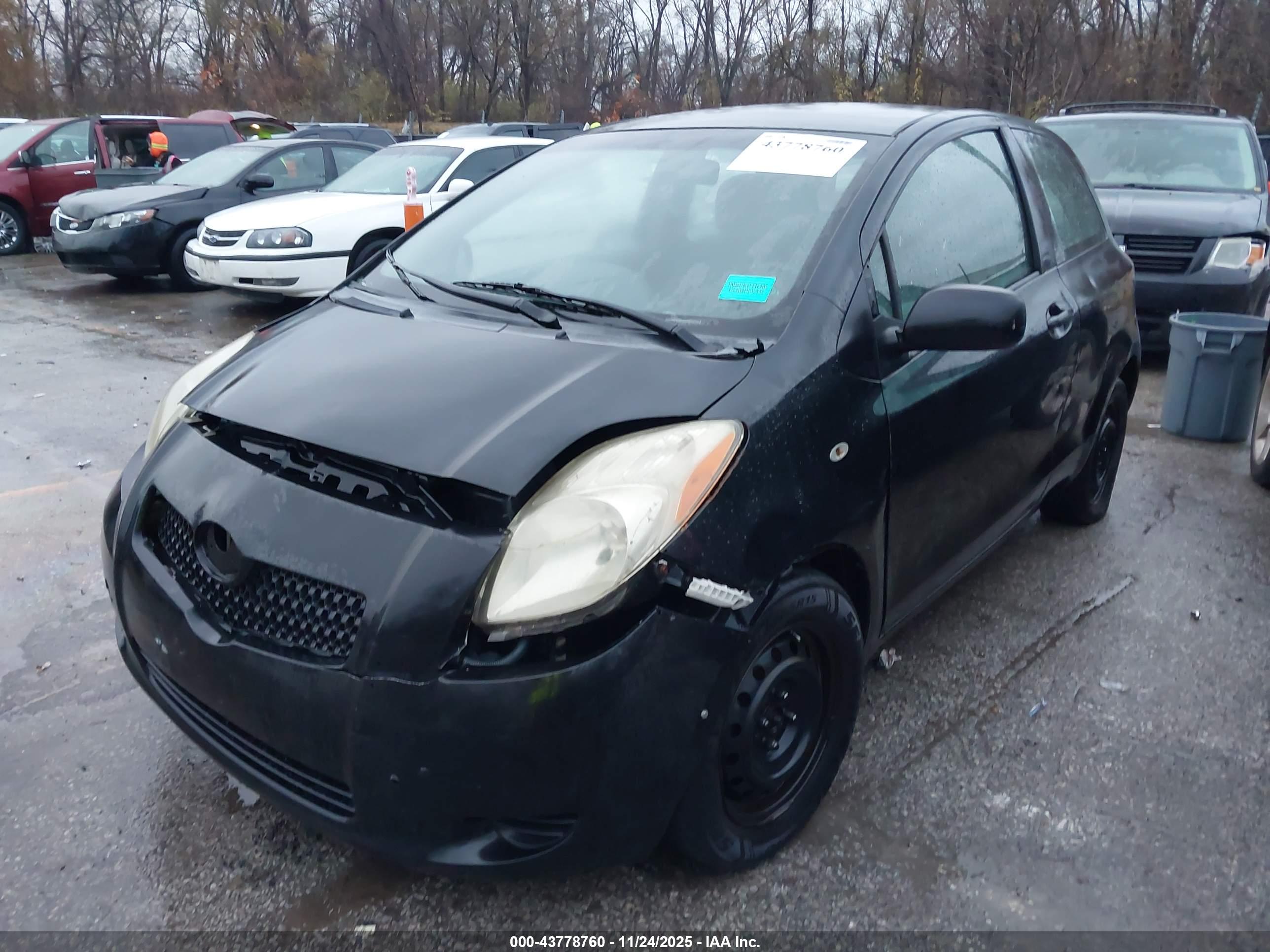 TOYOTA YARIS image 2