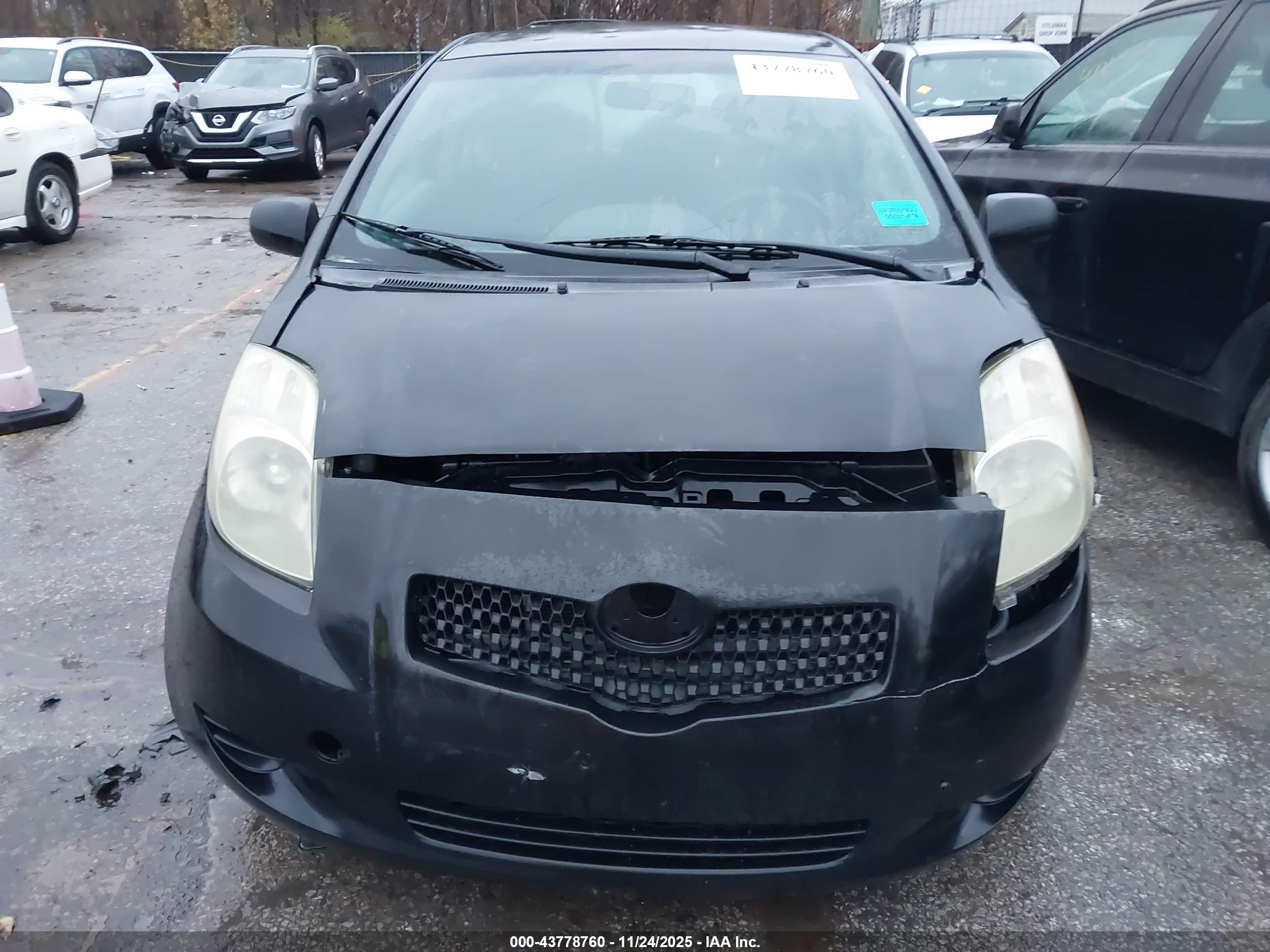 TOYOTA YARIS image 6