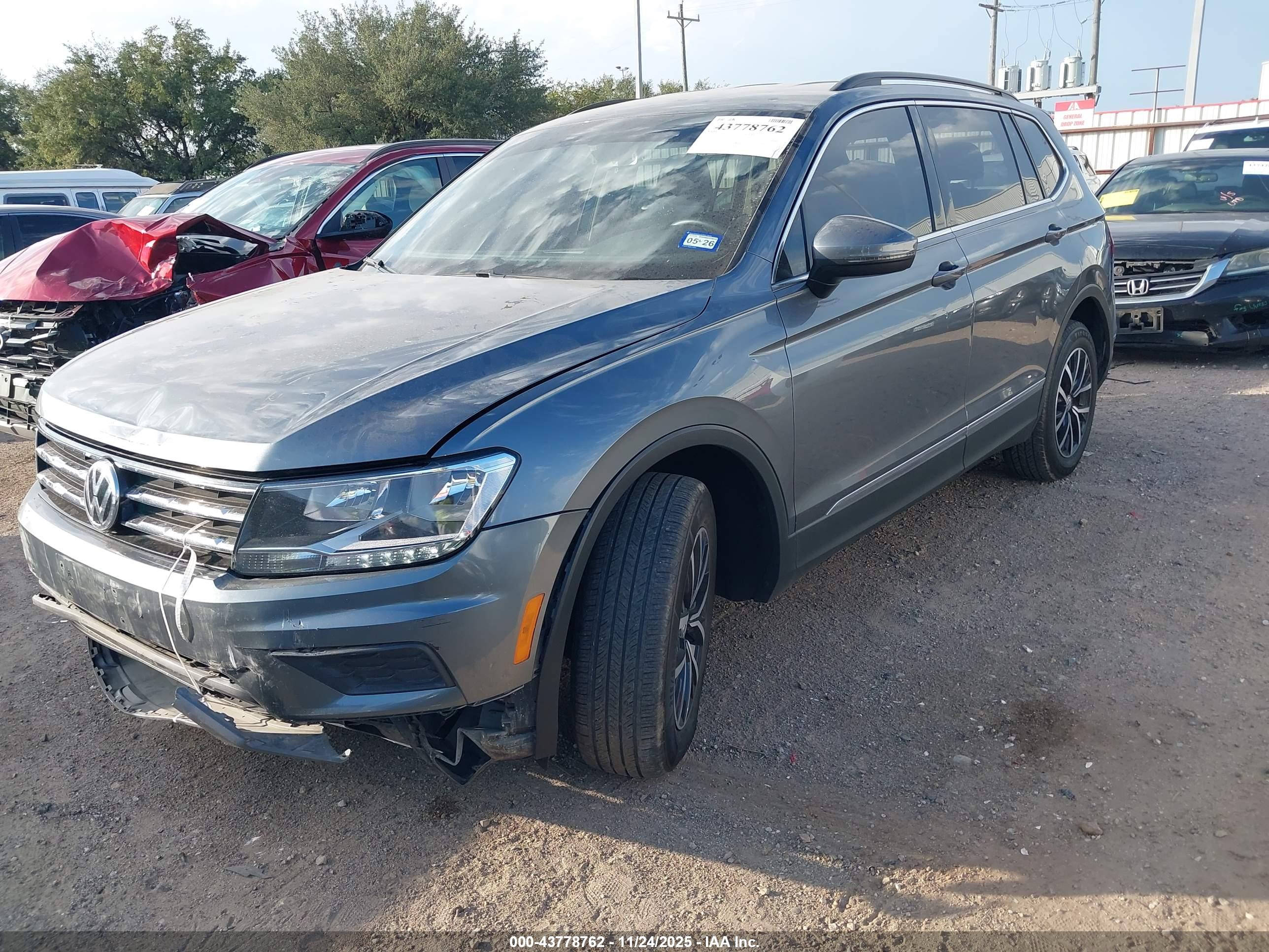 VOLKSWAGEN TIGUAN image 2