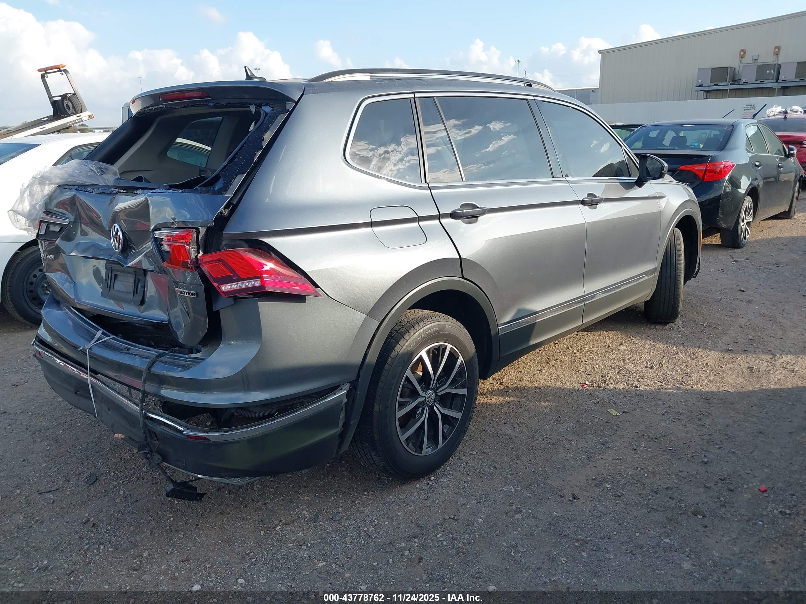 VOLKSWAGEN TIGUAN image 4