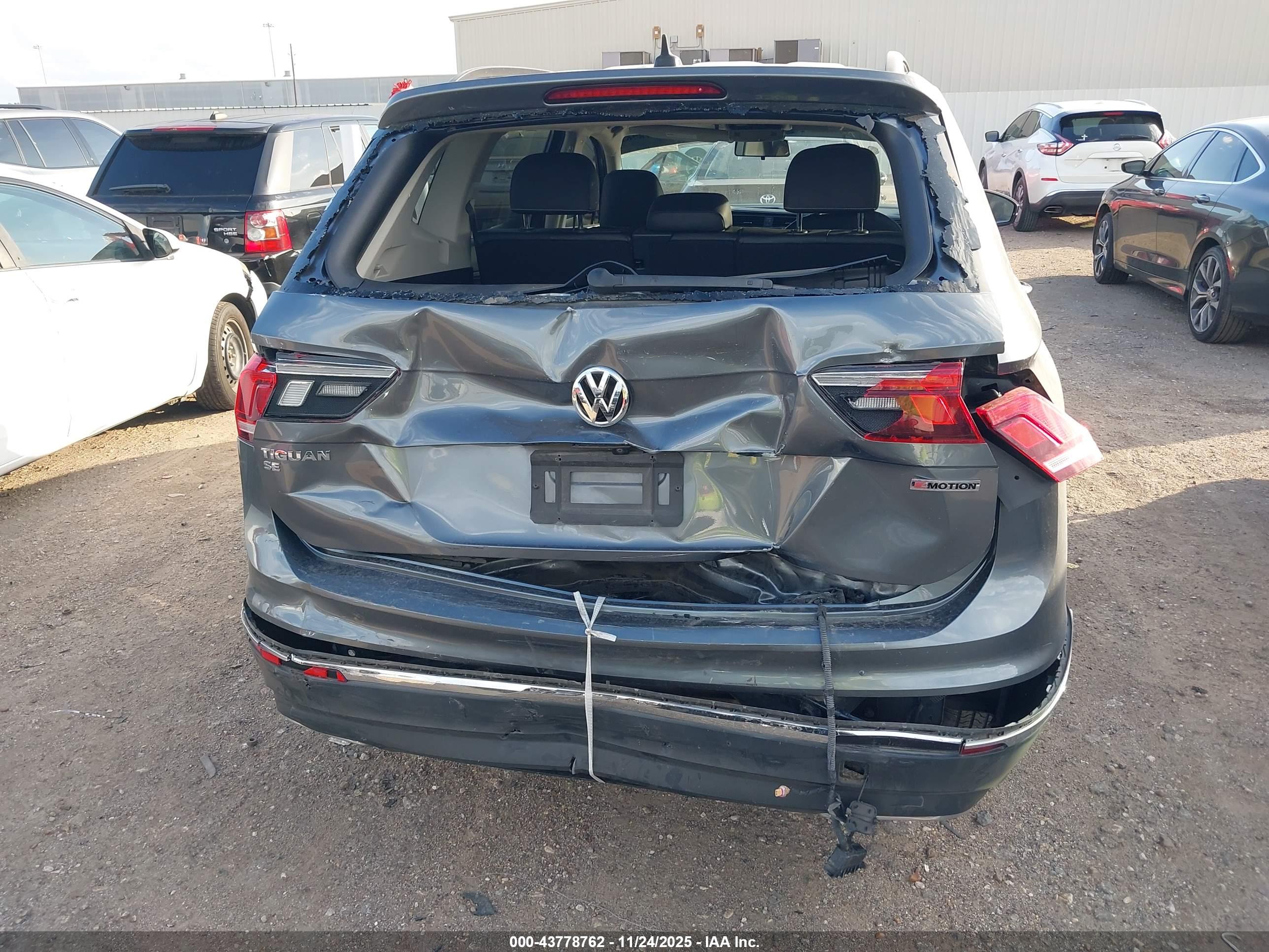 VOLKSWAGEN TIGUAN image 6