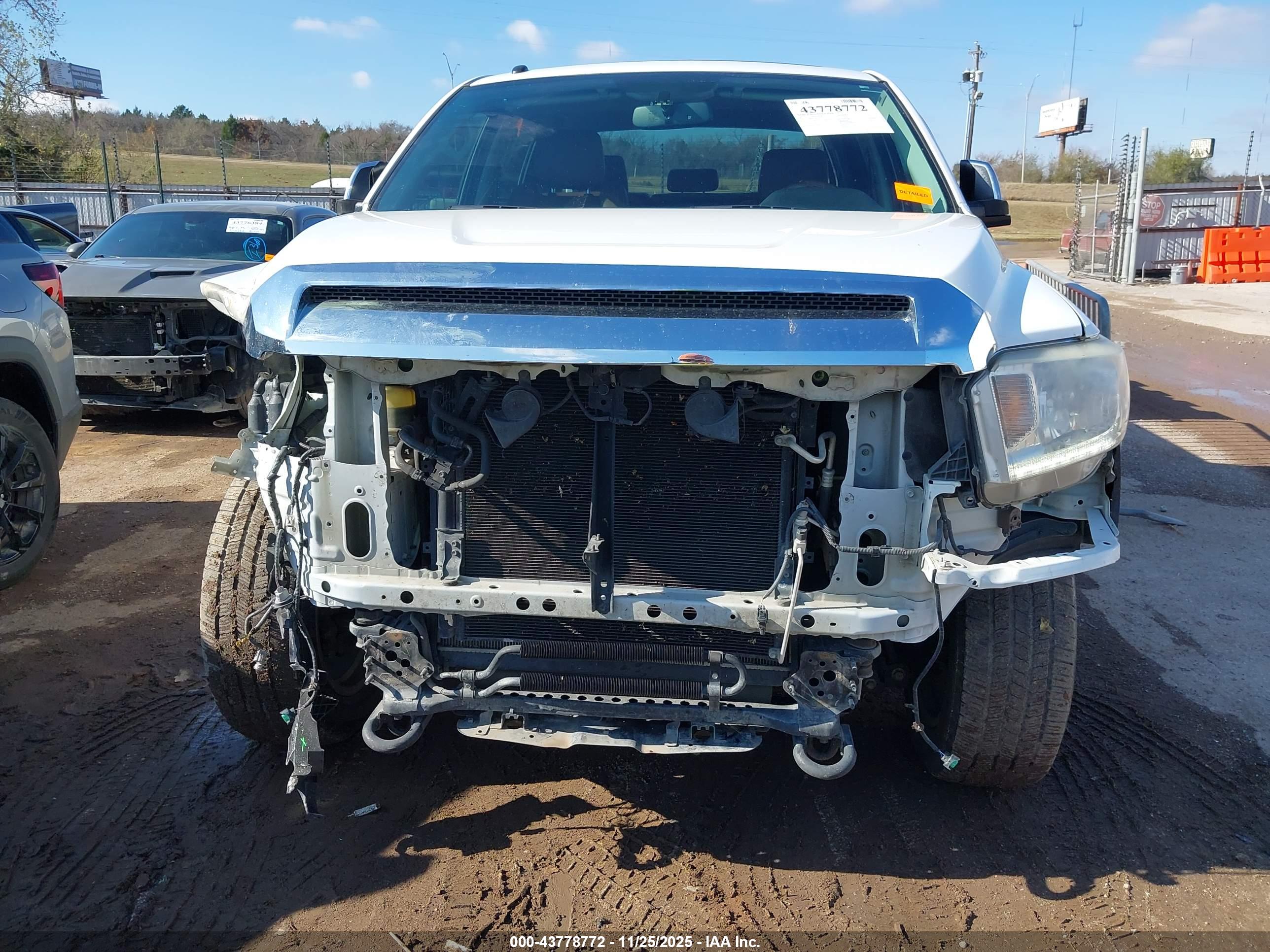 TOYOTA TUNDRA image 6