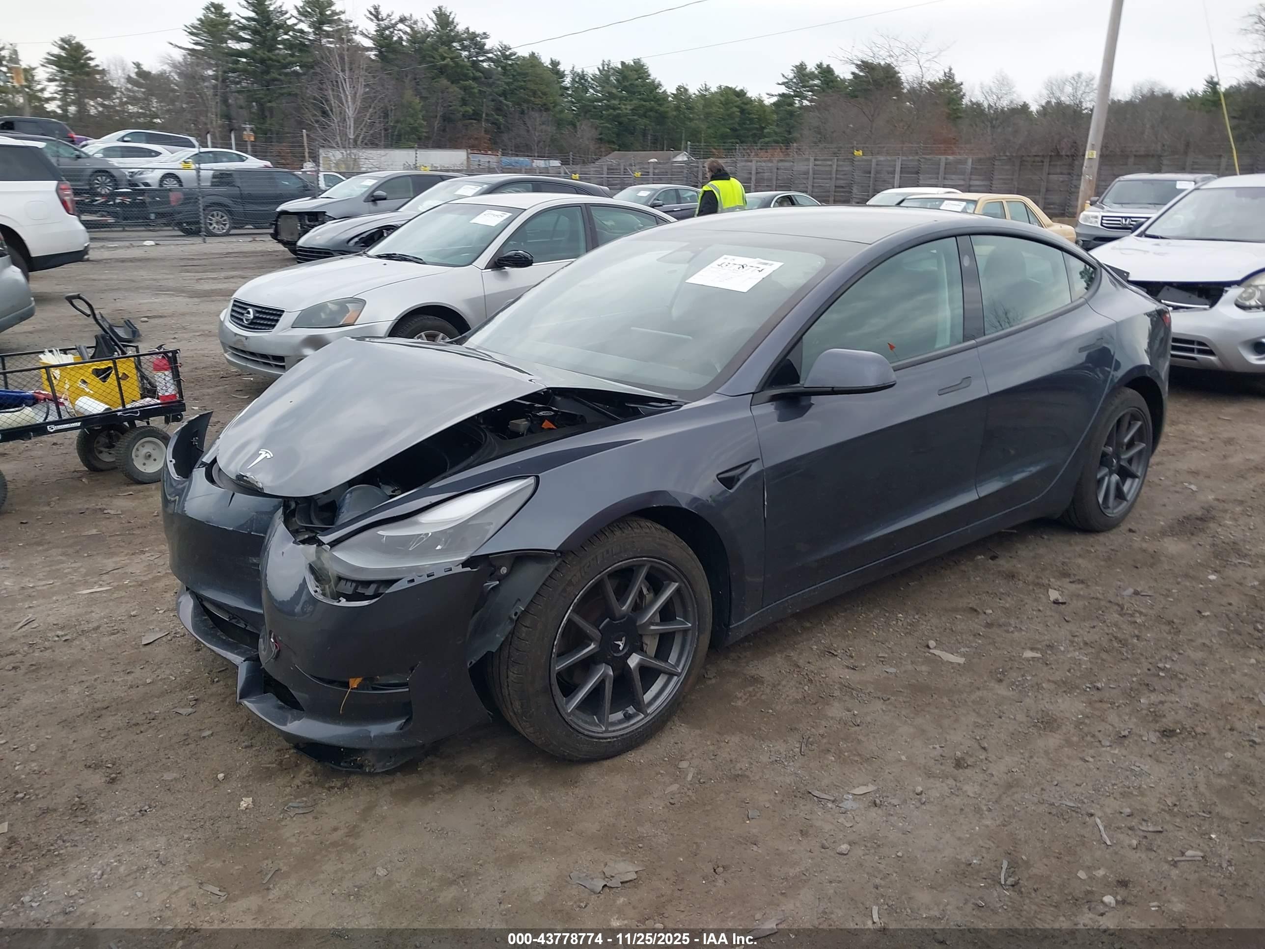 TESLA MODEL image 2