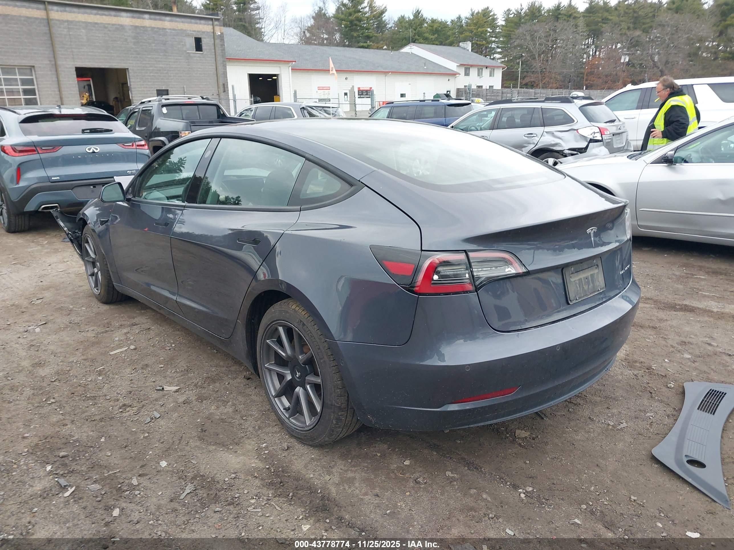 TESLA MODEL image 3