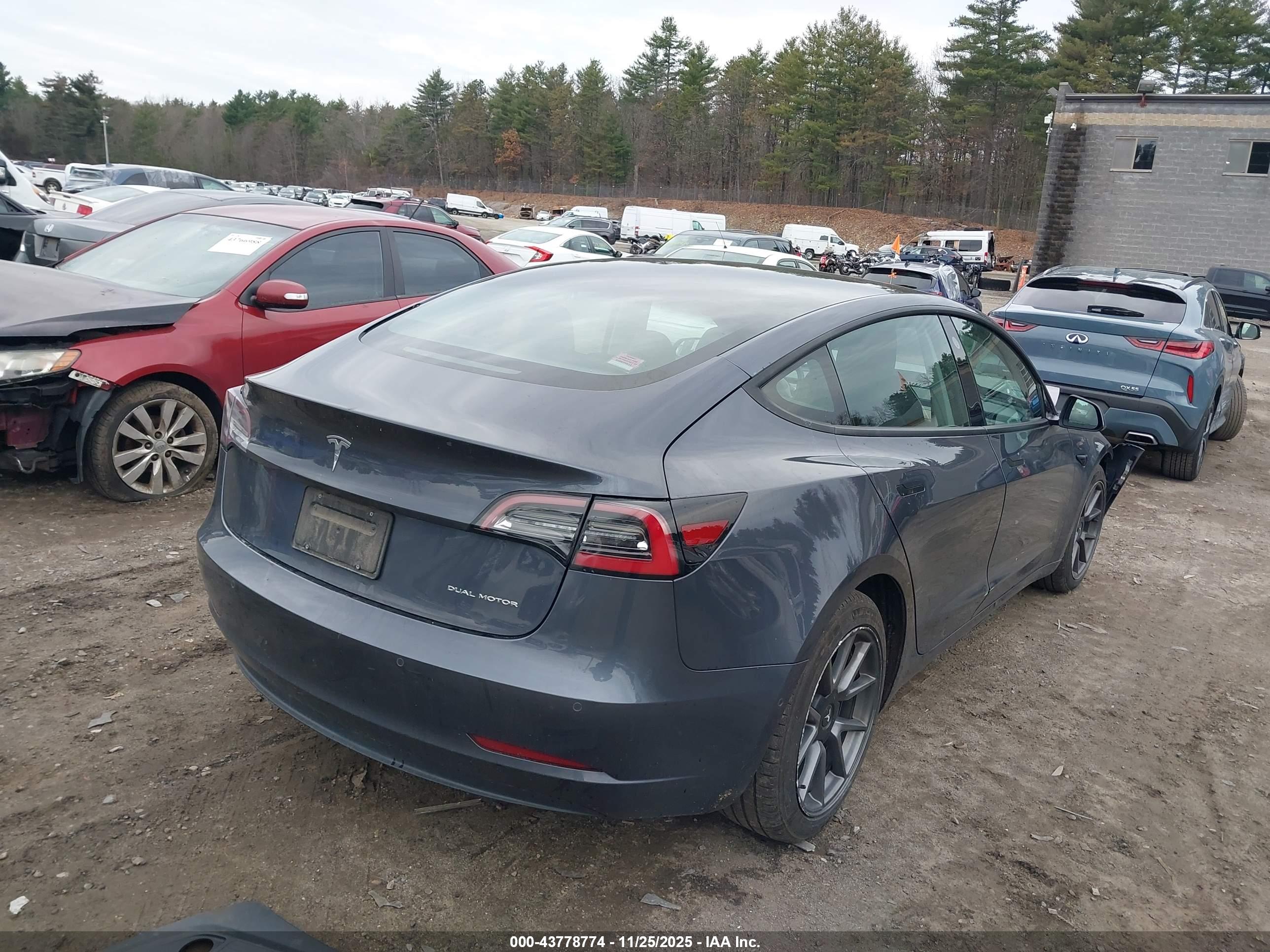 TESLA MODEL image 4