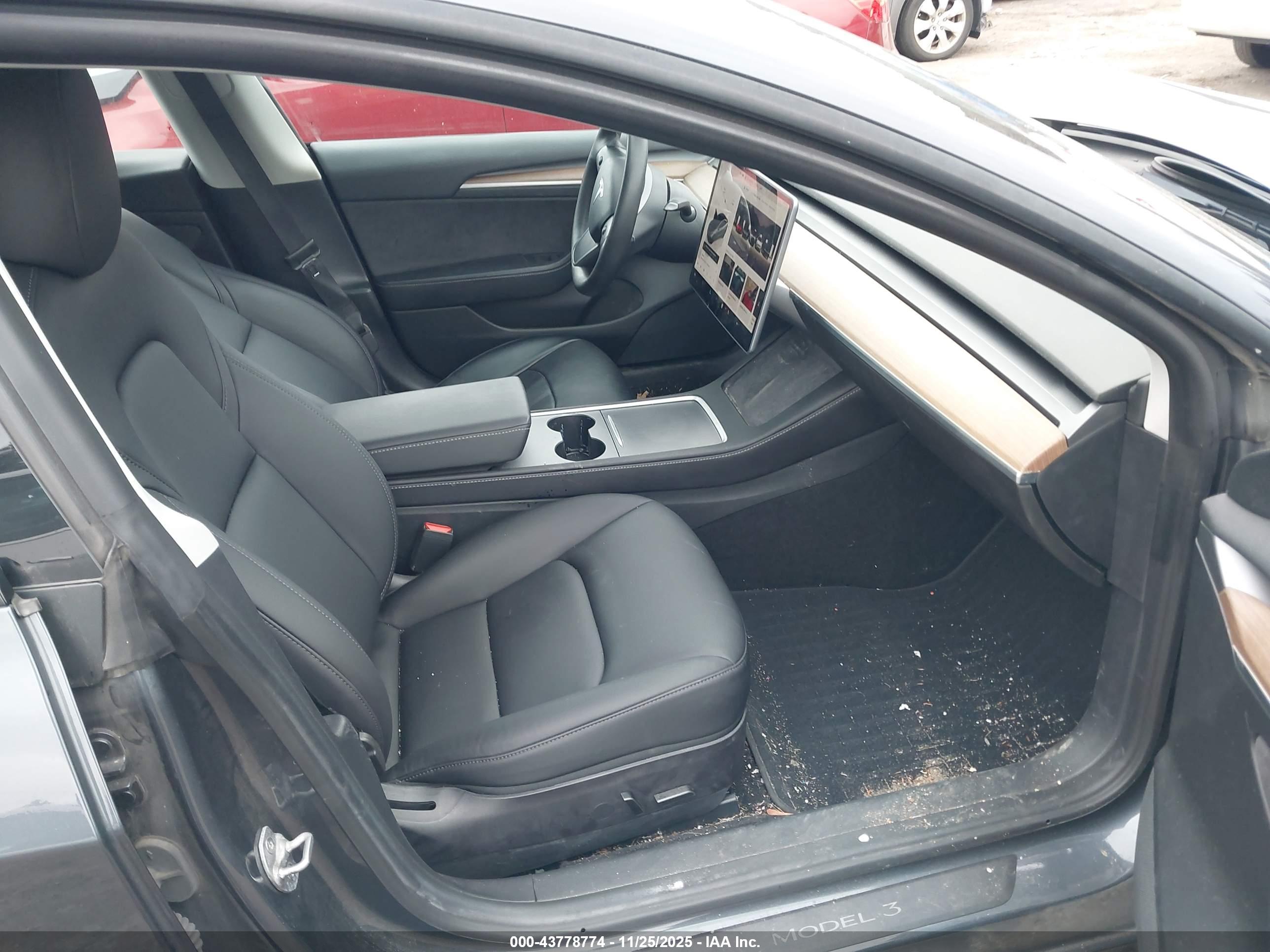 TESLA MODEL image 5