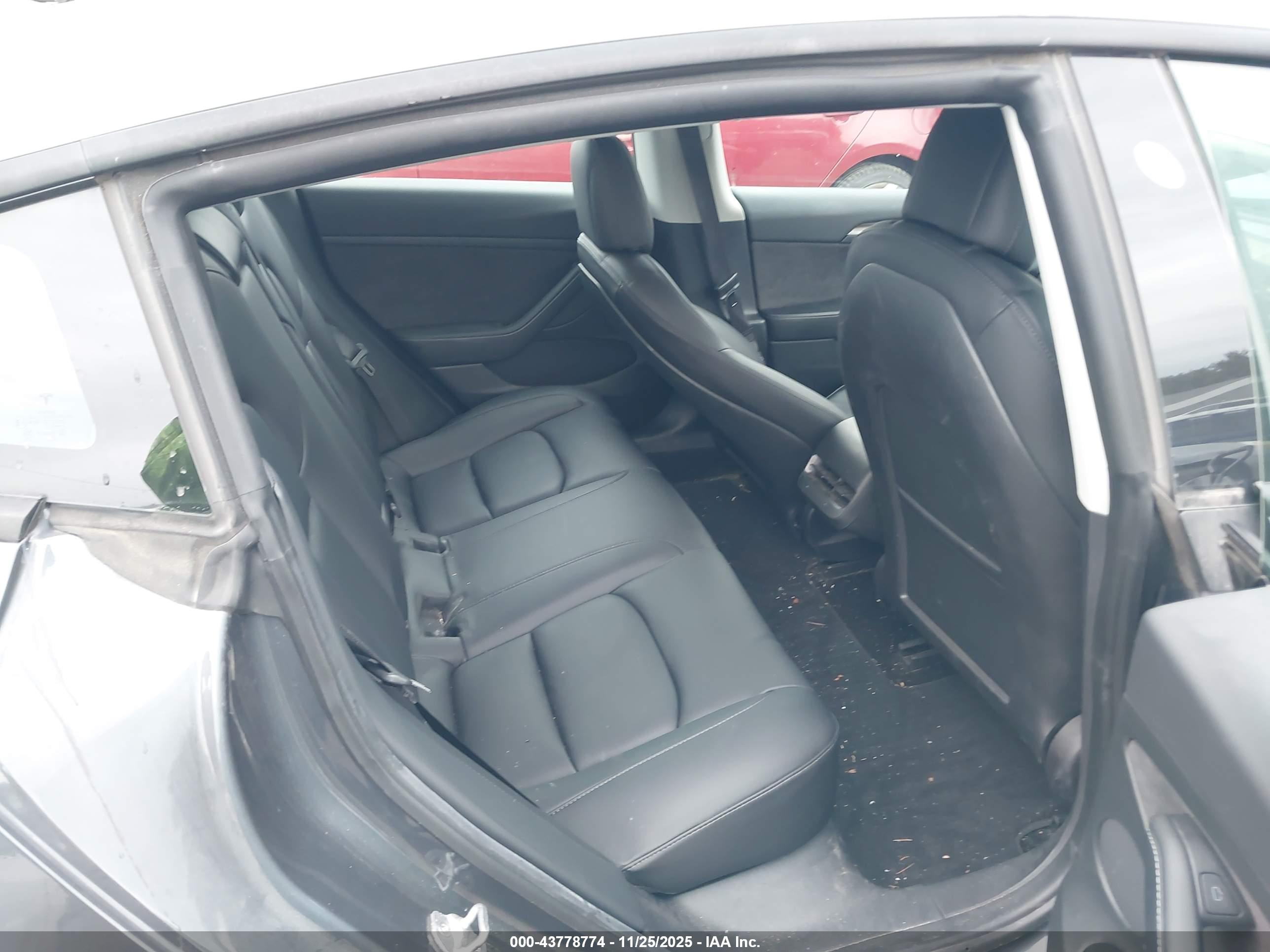 TESLA MODEL image 8