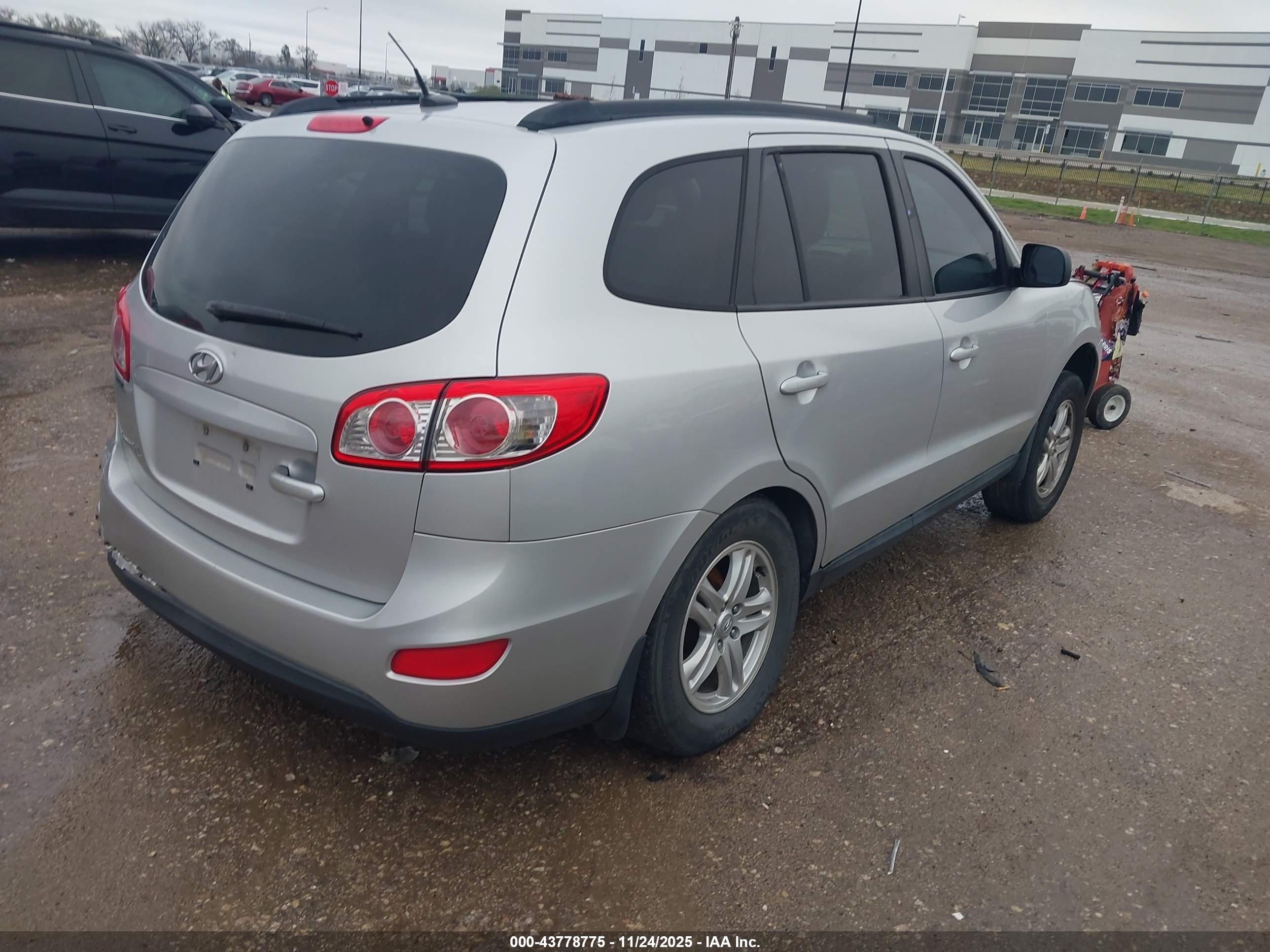 HYUNDAI SANTA image 4